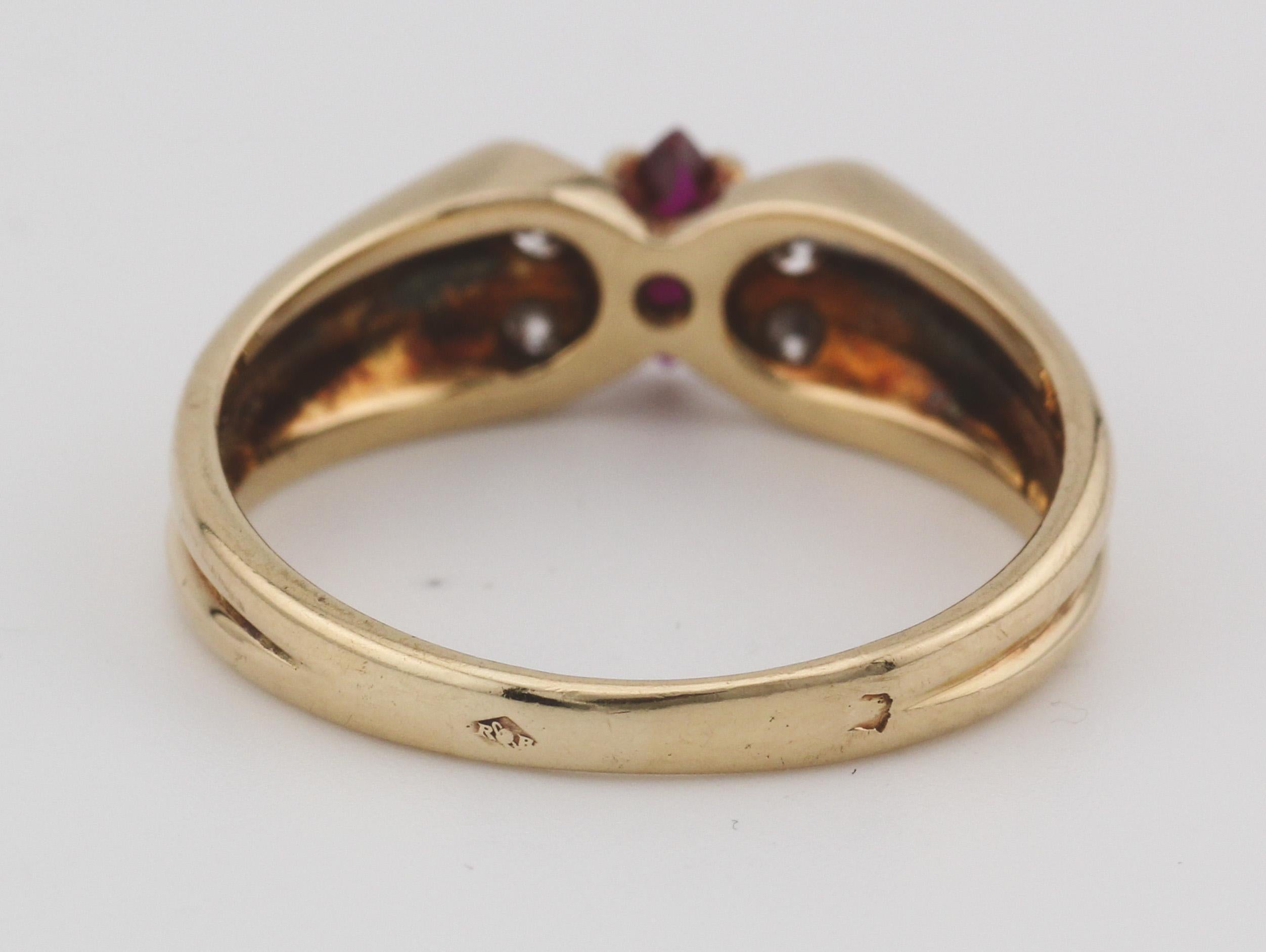 Van Cleef & Arpels French Ruby Diamond 18K Yellow Gold Butterfly Ring Size 5 In Good Condition For Sale In Bellmore, NY