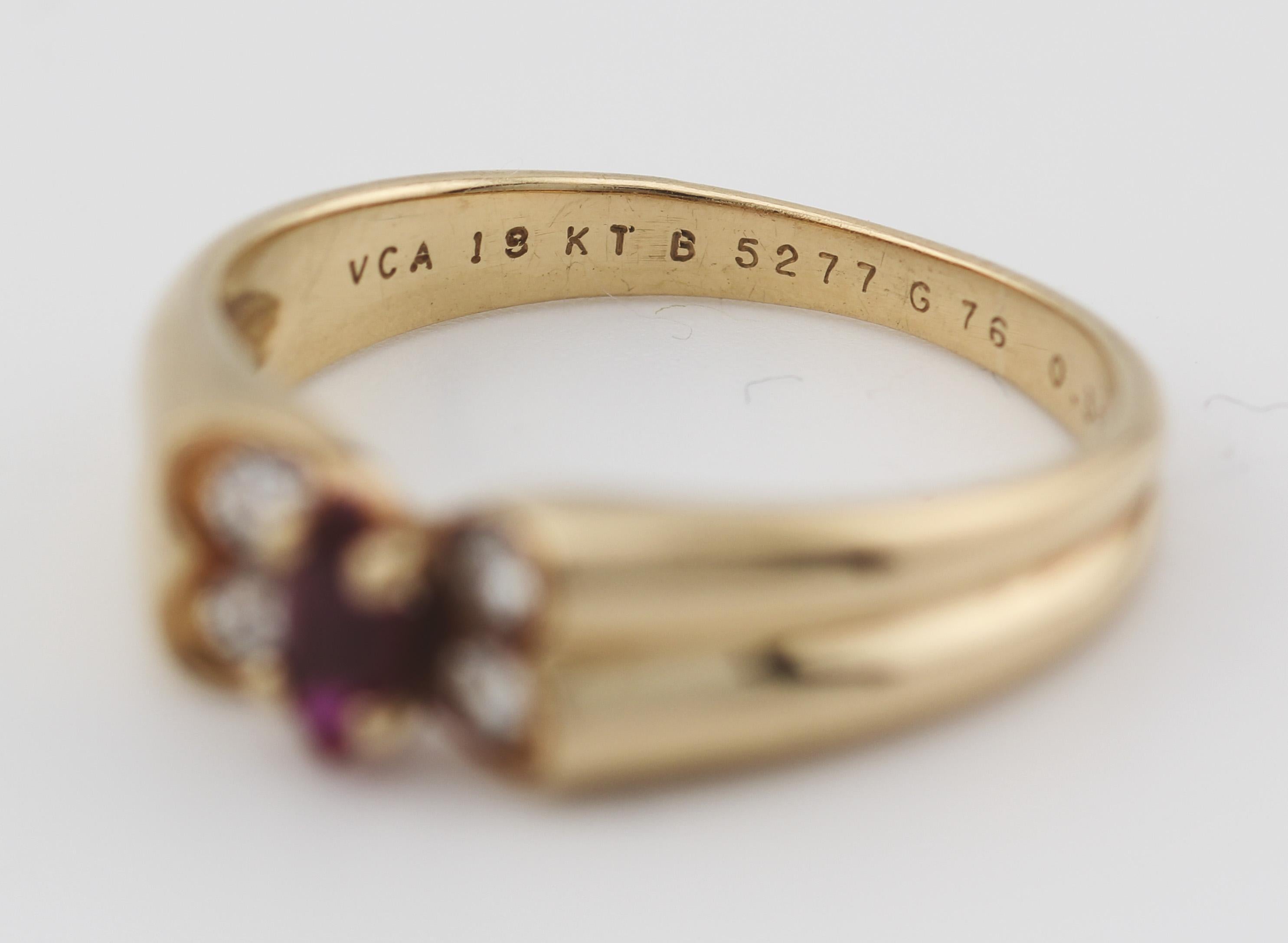 Van Cleef & Arpels Anillo Mariposa Francés Rubí Diamante Oro Amarillo 18K Talla 5 en venta 4