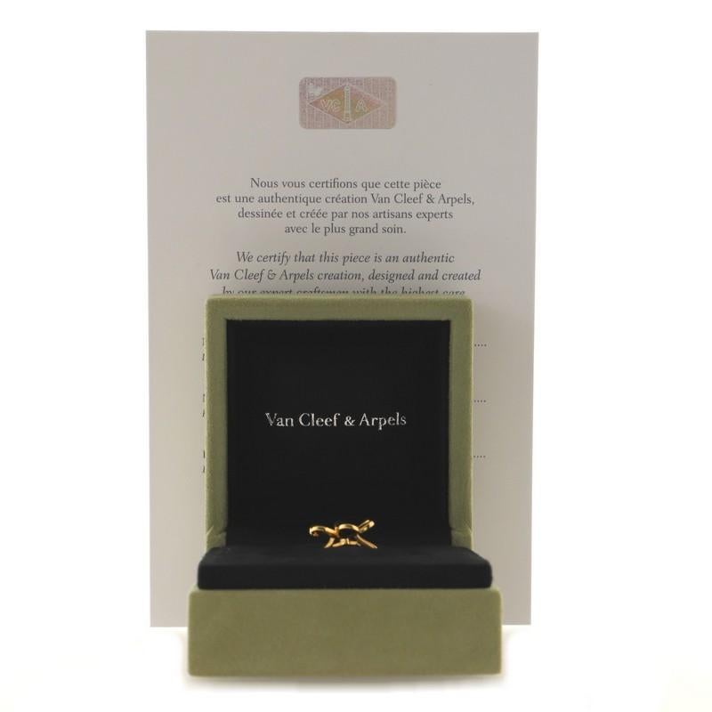 Condition: Very good. Moderate wear throughout.
Accessories: No Accessories
Measurements: Size: 5.25 - 50, Width: 16.00 mm
Designer: Van Cleef & Arpels
Model: Frivole 1 Flower Ring 18K Yellow Gold with Diamond Small
Exterior Color: Yellow Gold
Item