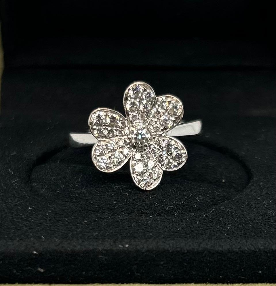Van Cleef & Arpels Frivole 1 Flower Ring 1