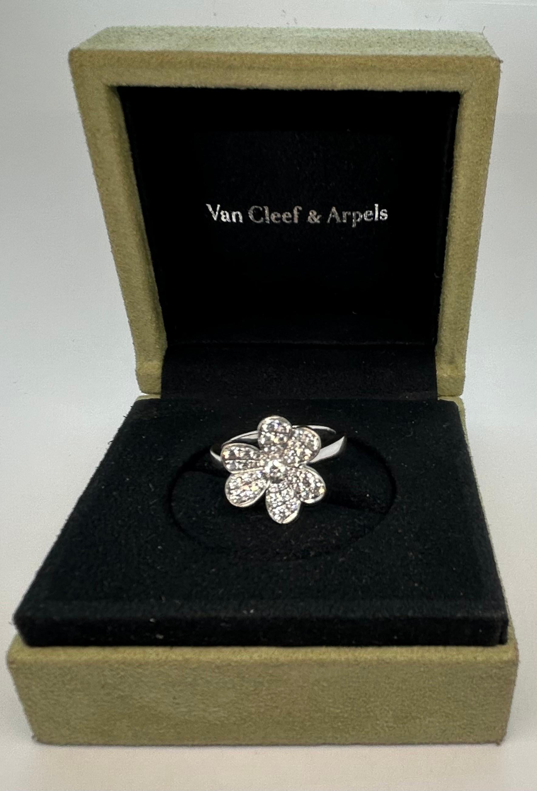 Van Cleef & Arpels Frivole 1 Flower Ring 2