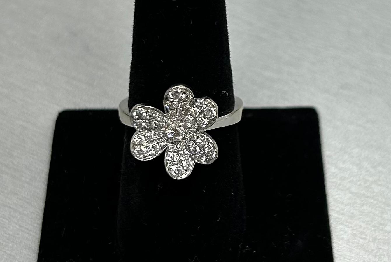 Van Cleef & Arpels Frivole 1 Flower Ring 3