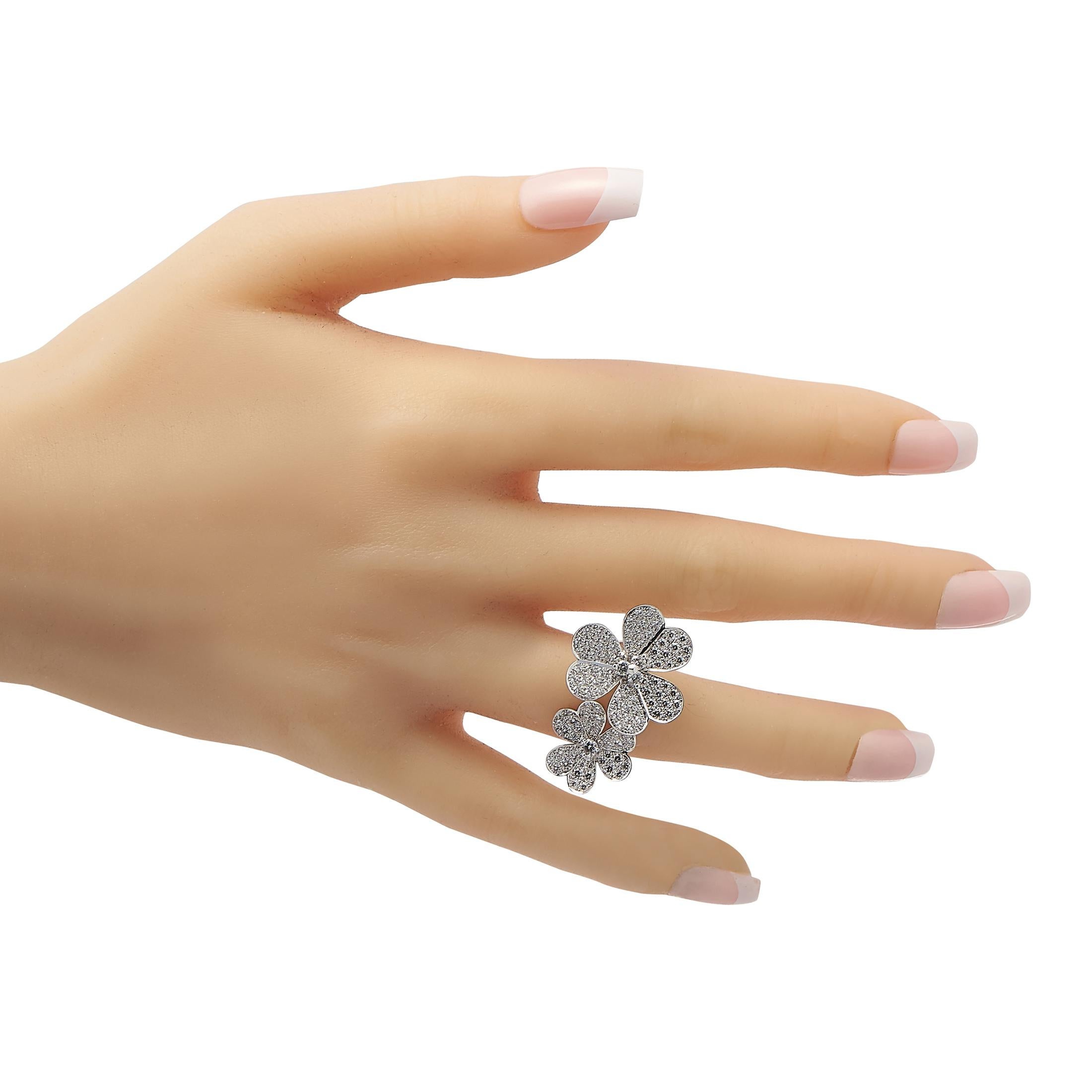 Round Cut Van Cleef & Arpels Frivole 18K White Gold 2.10ct Diamond Finger Flower Ring For Sale