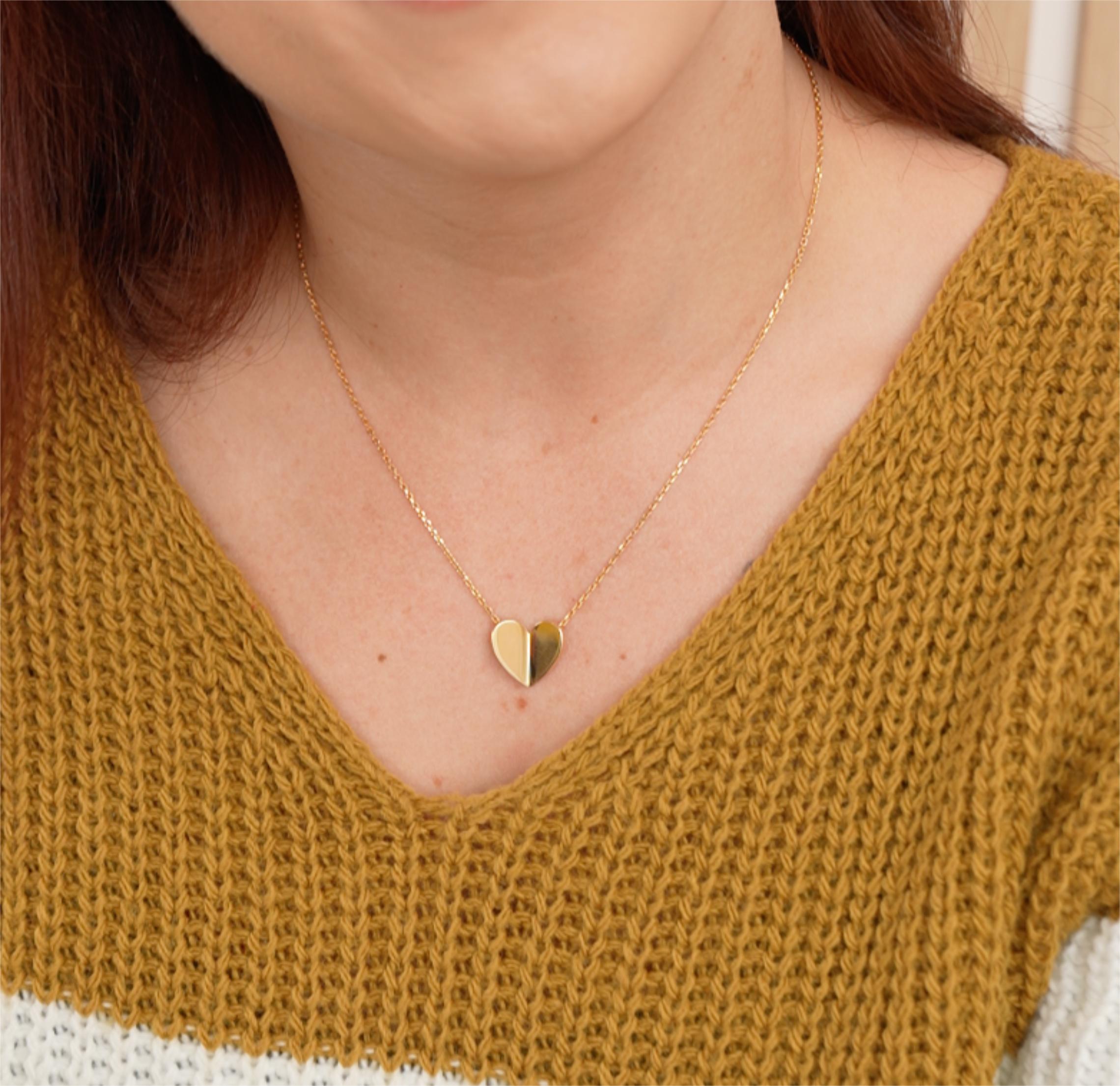 Van Cleef & Arpels Frivole Collier cœur en or jaune 18 carats Excellent état - En vente à Banbury, GB