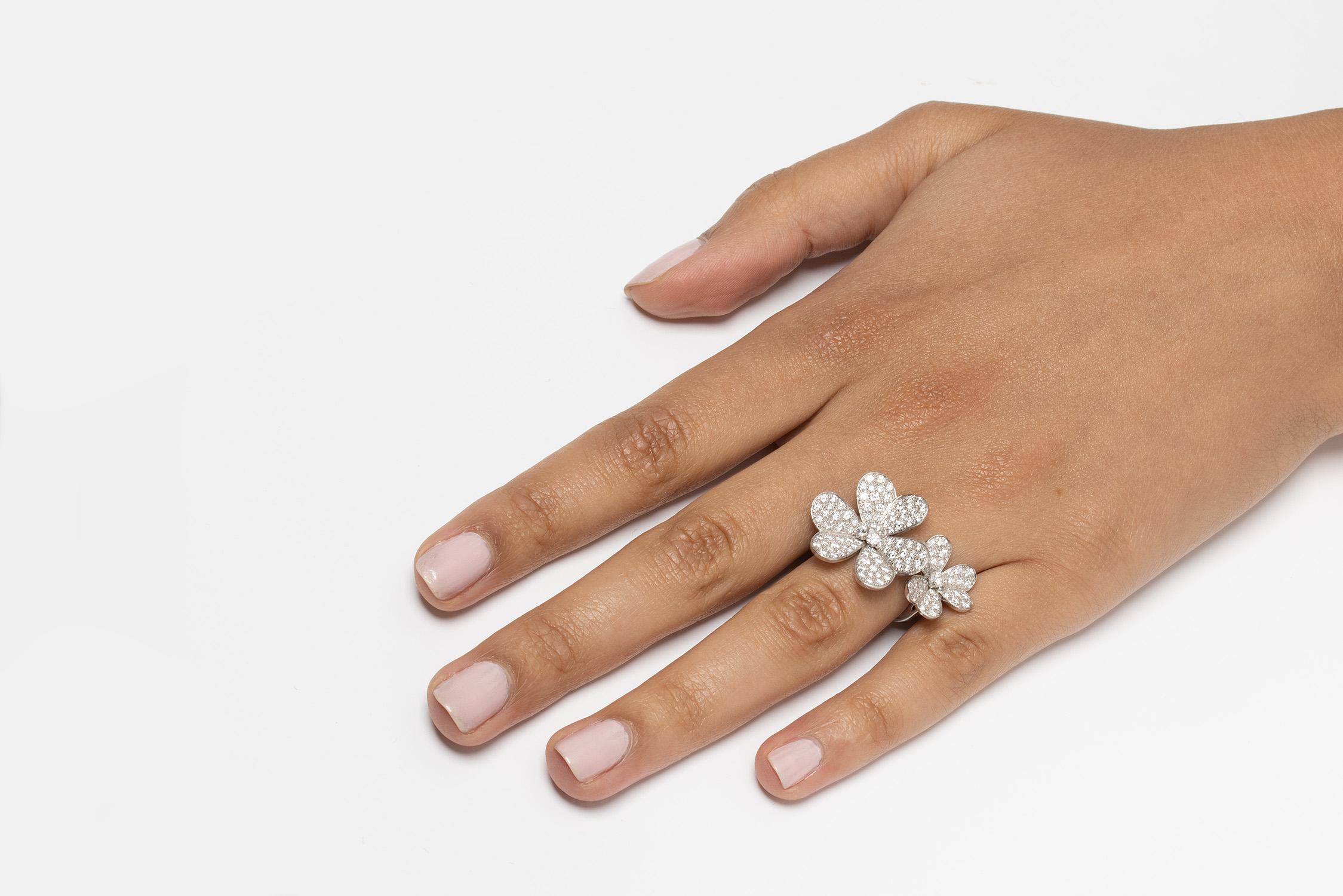 Women's or Men's Van Cleef & Arpels ‘Frivole’ 2.10ct Diamond Ring For Sale