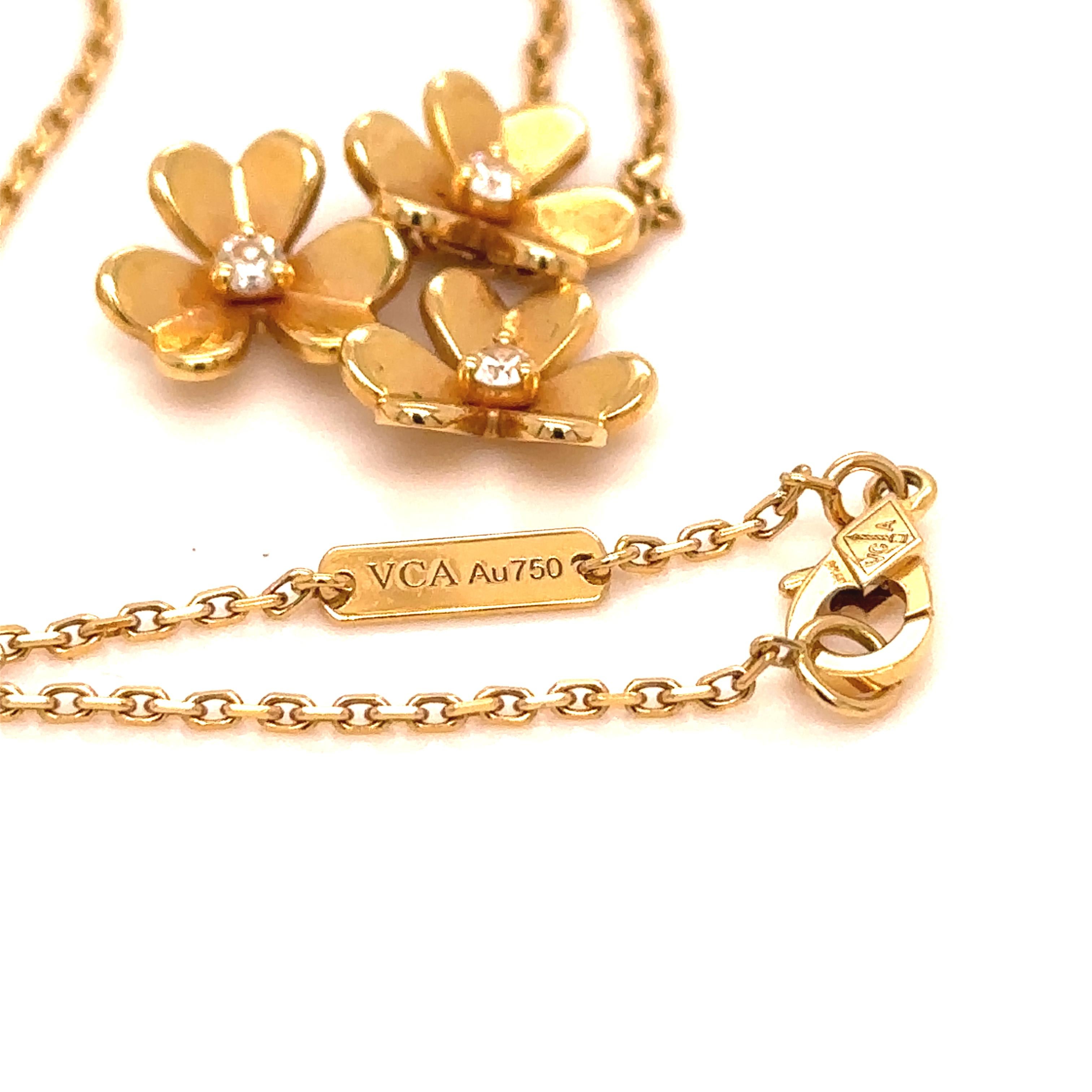 Van Cleef & Arpels Frivole 3-Flower Diamond Pendant Necklace 0.16ct 6.2g In Excellent Condition In SYDNEY, NSW