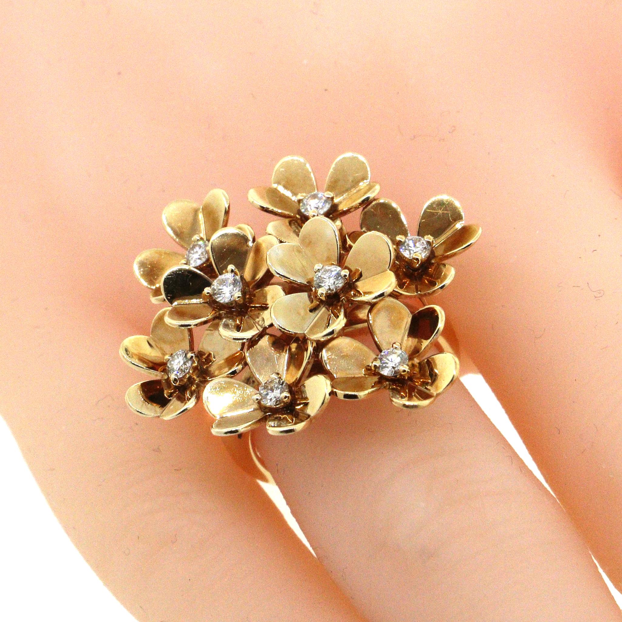 Round Cut Van Cleef & Arpels Frivole, 8 Flowers Ring