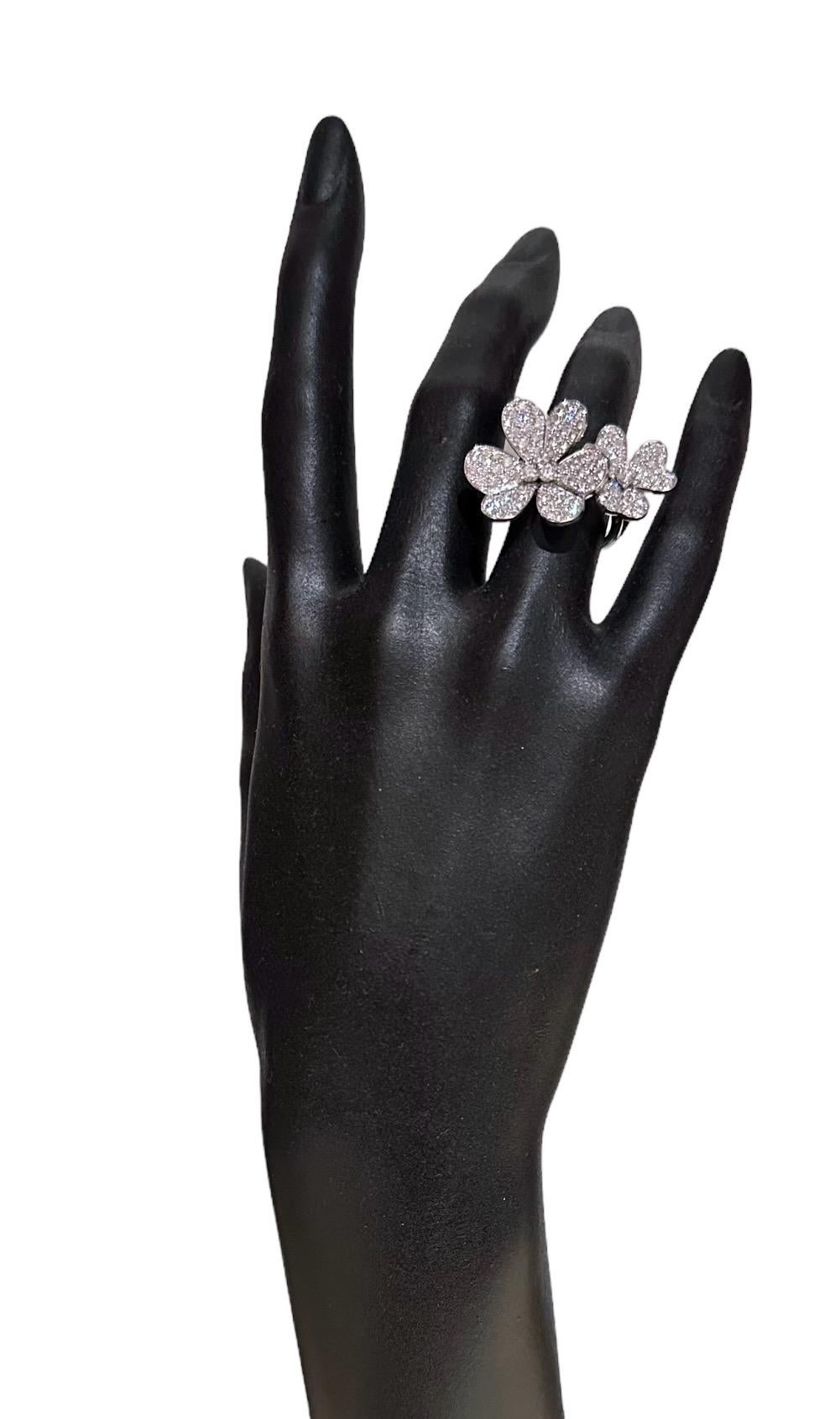 Taille ronde Van Cleef & Arpels Frivole Between the Finger Bague en or blanc 18 carats et diamants en vente