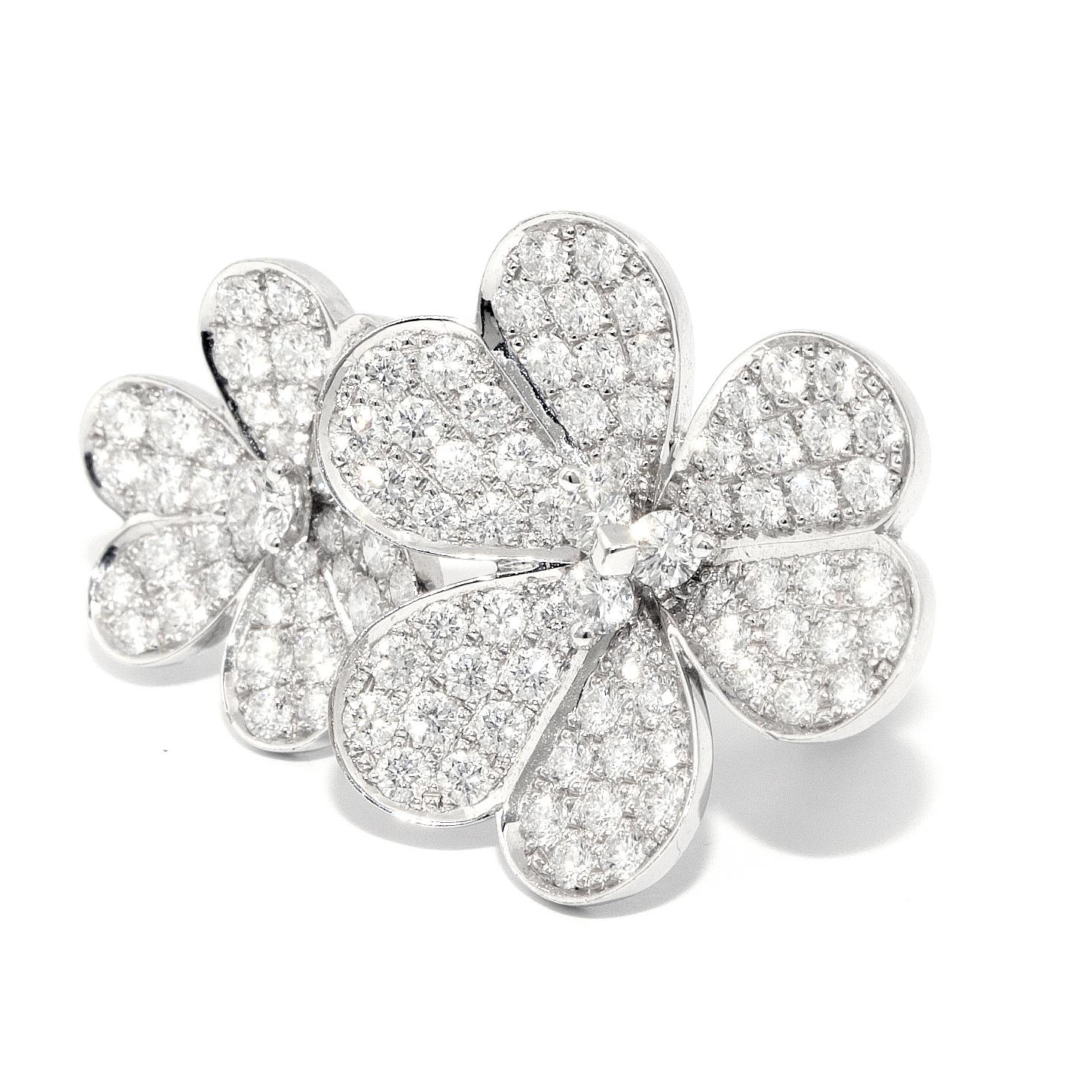 This flower-shaped ring is designed with white gold and diamonds, the relief of the leaves makes the ring look even more natural than usual

Frivole Between the Finger ring, white gold, round diamonds; 
diamond quality DEF, IF to VVS.
Diamond(s) :