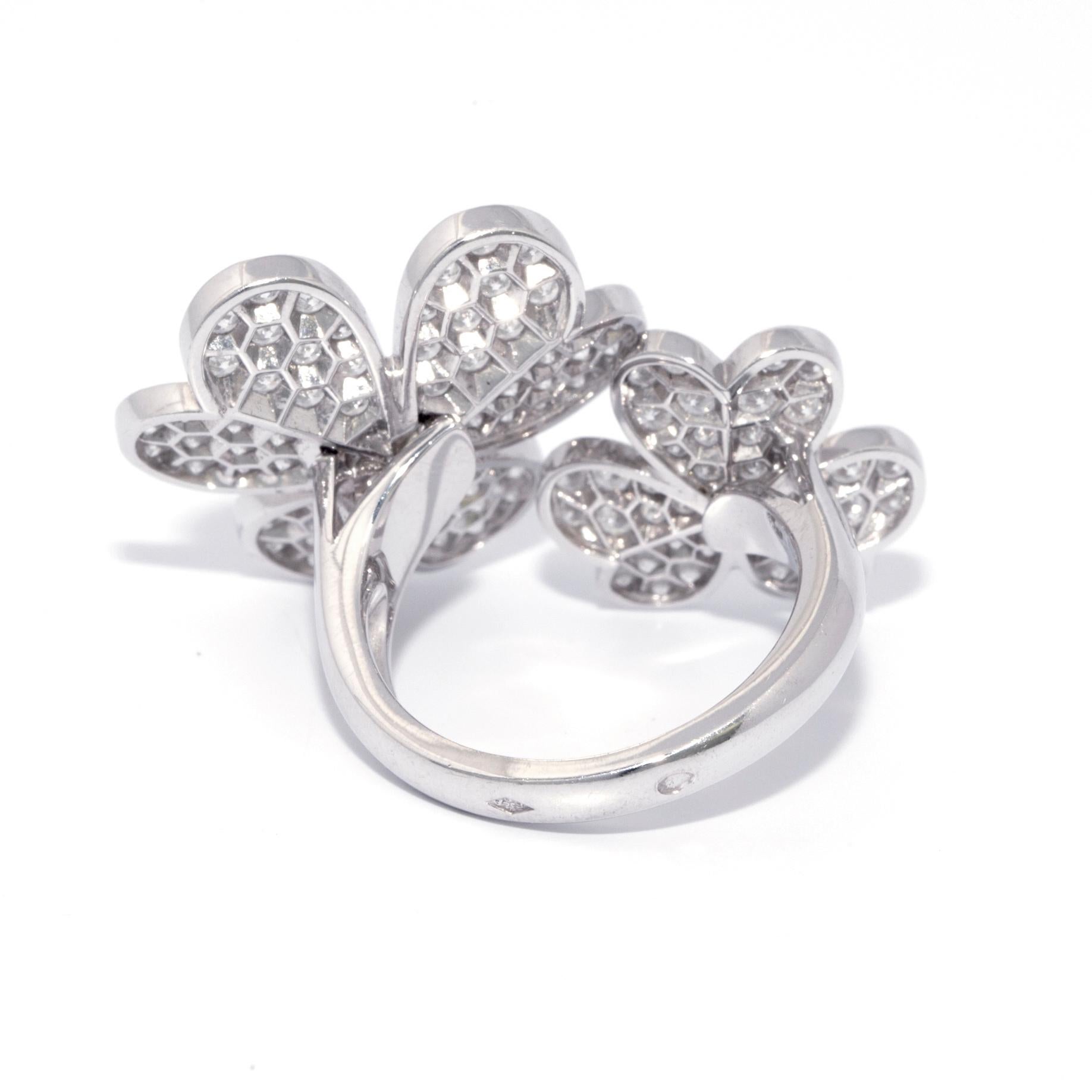 Round Cut Van Cleef & Arpels Frivole between the Finger Ring, White Gold and Diamond