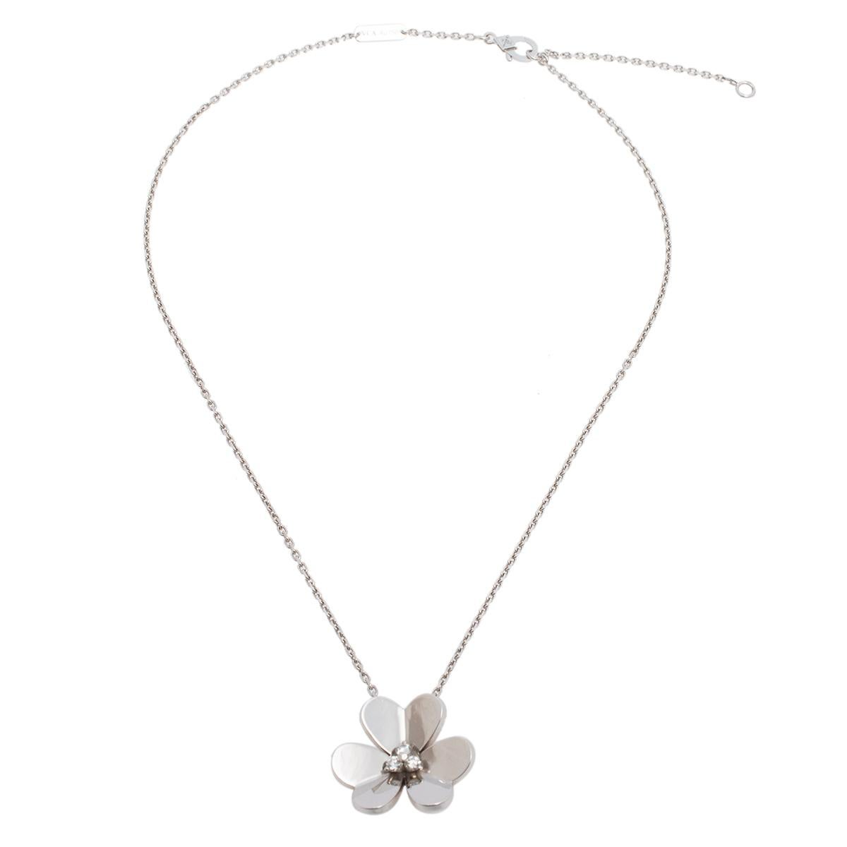 The Frivole from Van Cleef & Arpels is a collection that lays out the label's deft craftsmanship and genius of crafting unique jewelry pieces. Dignified and delicate, creations from this line embody the glow and lustre of florals. The Frivole