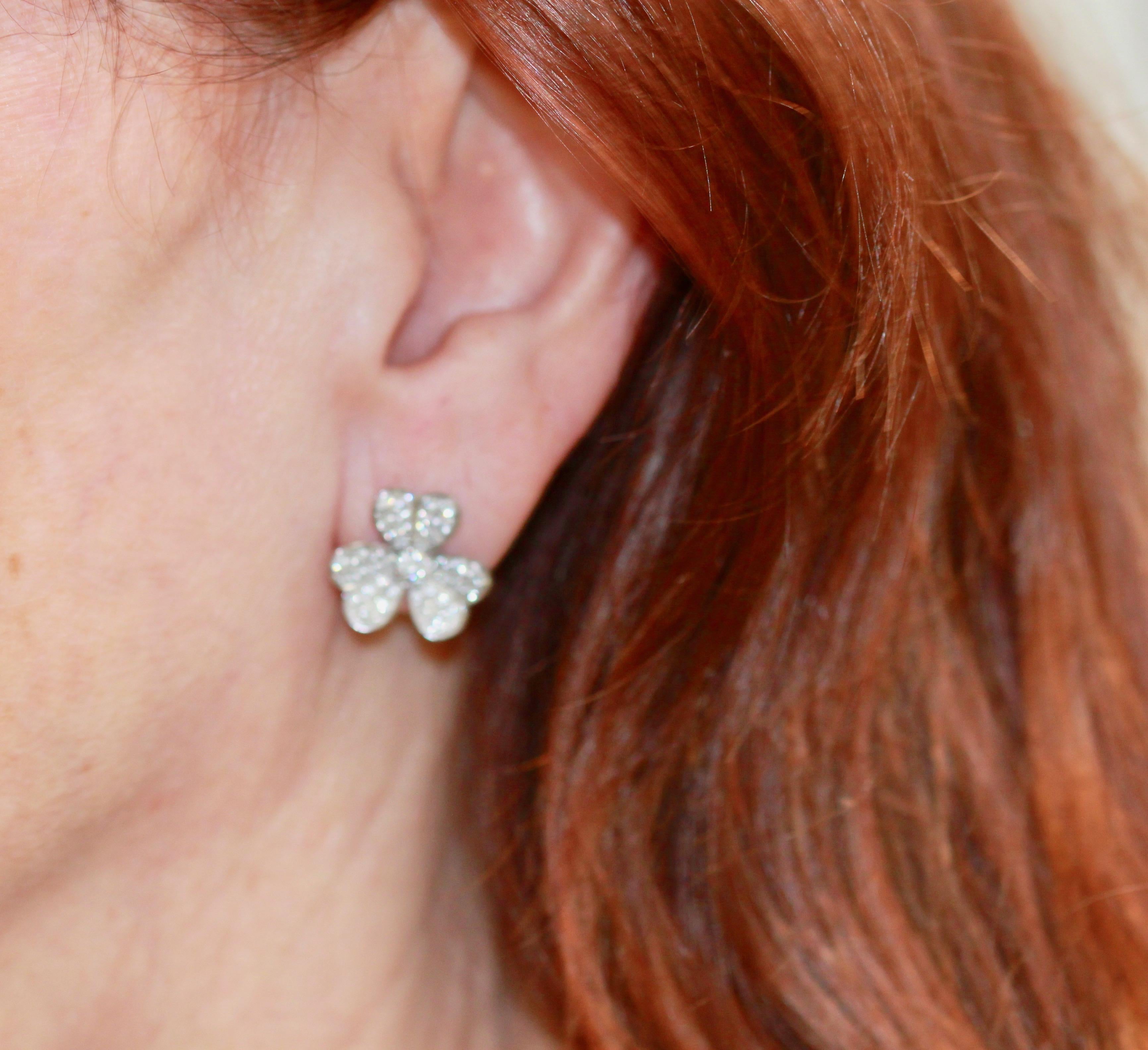 Van Cleef & Arpels Frivole Diamond Earrings In Excellent Condition In North Hollywood, CA