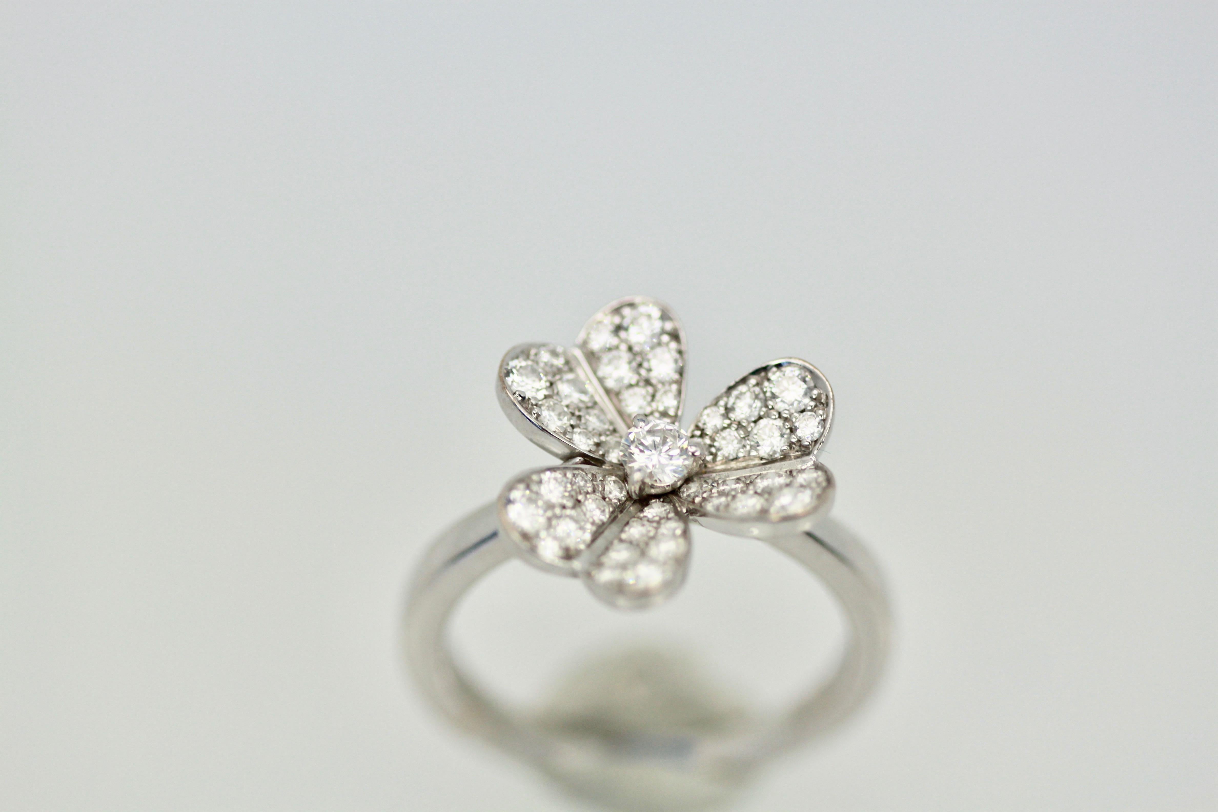 Round Cut Van Cleef & Arpels Frivole Diamond Ring