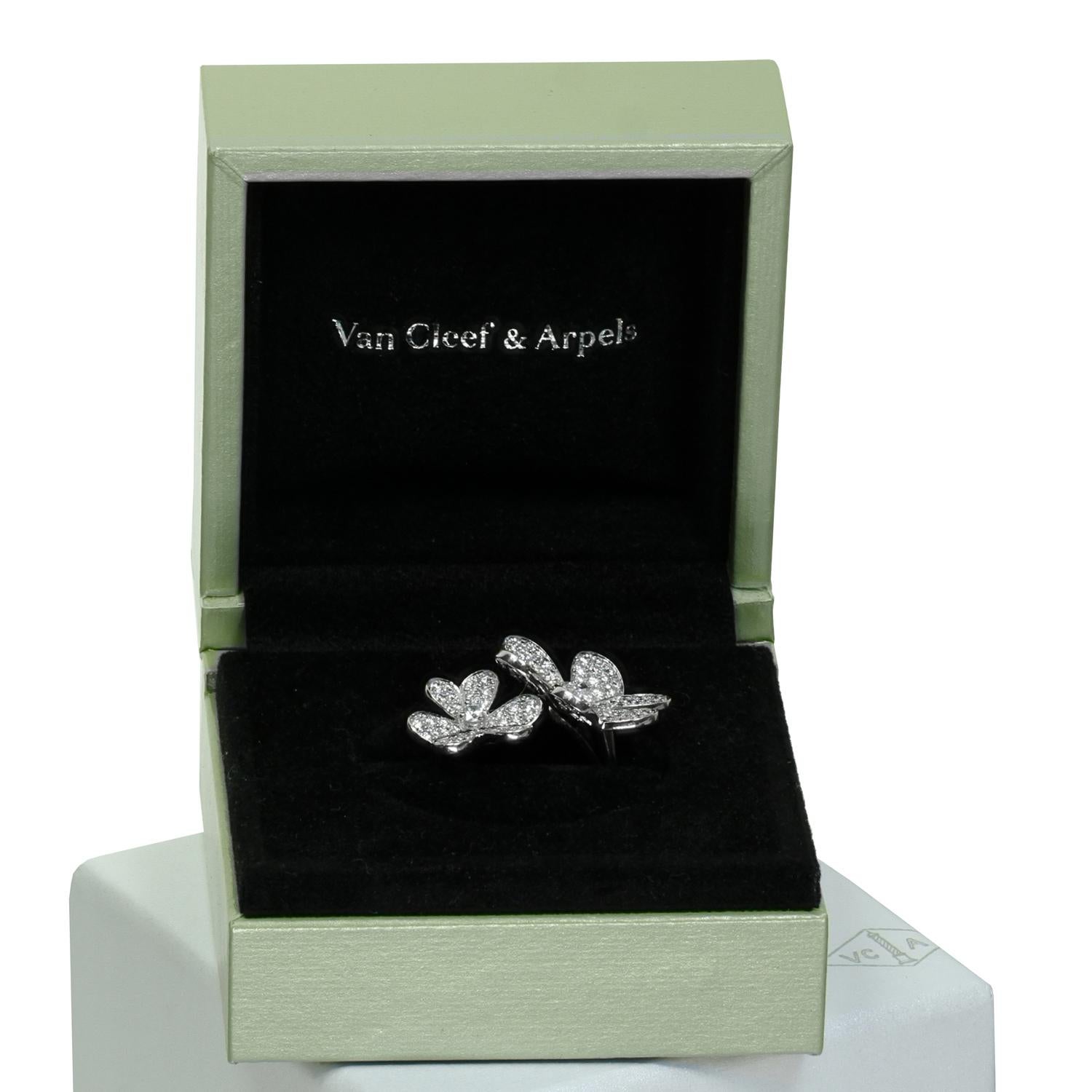 Van Cleef & Arpels Frivole Diamond White Gold Between-the-finger Ring In Excellent Condition In New York, NY