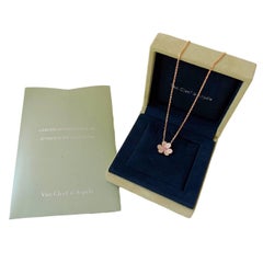 Van Cleef & Arpels, collier pendentif fleur Frivole avec diamants et saphirs roses