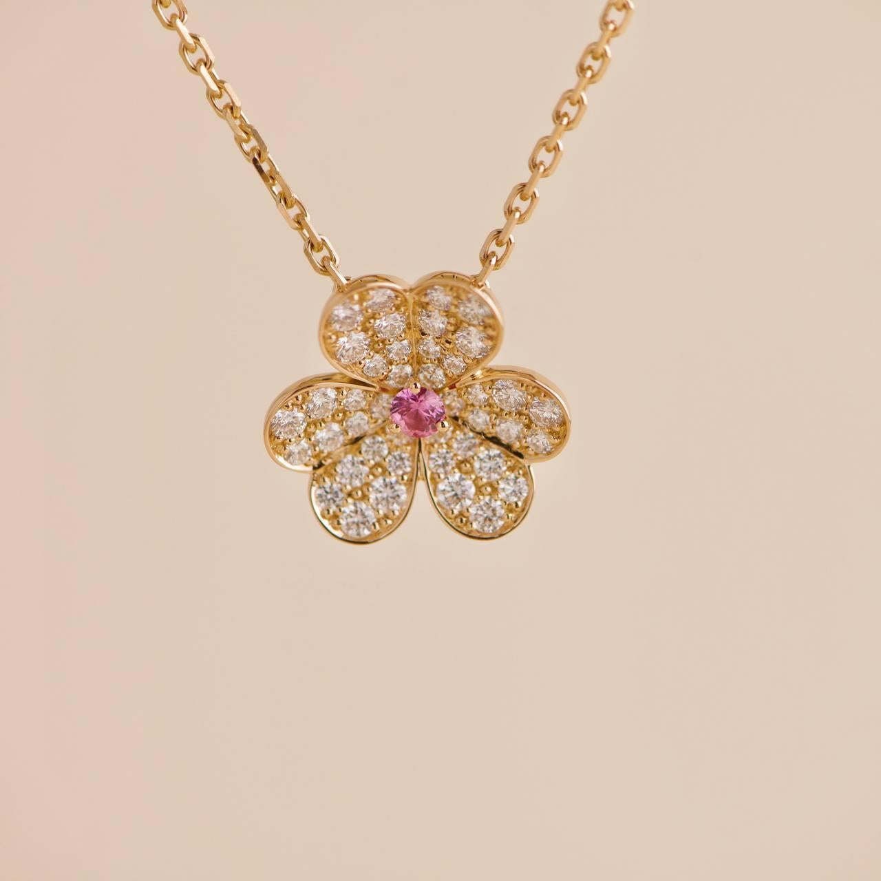 Van Cleef & Arpels Frivole Flower Diamond Pink Sapphire Pendant Necklace In Excellent Condition For Sale In Banbury, GB