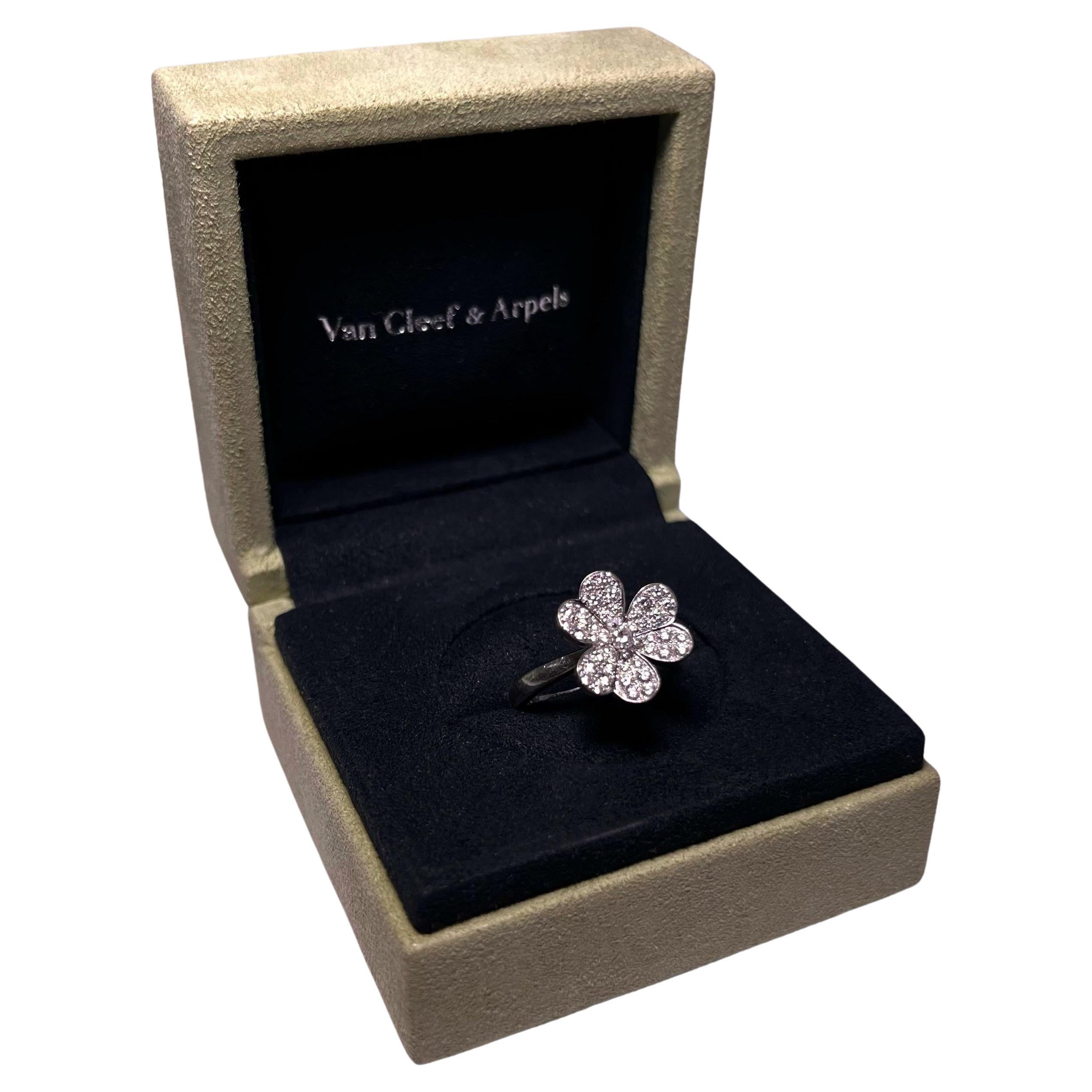 Van Cleef & Arpels Frivole Flower Diamond Ring in 18 Karat White Gold 3