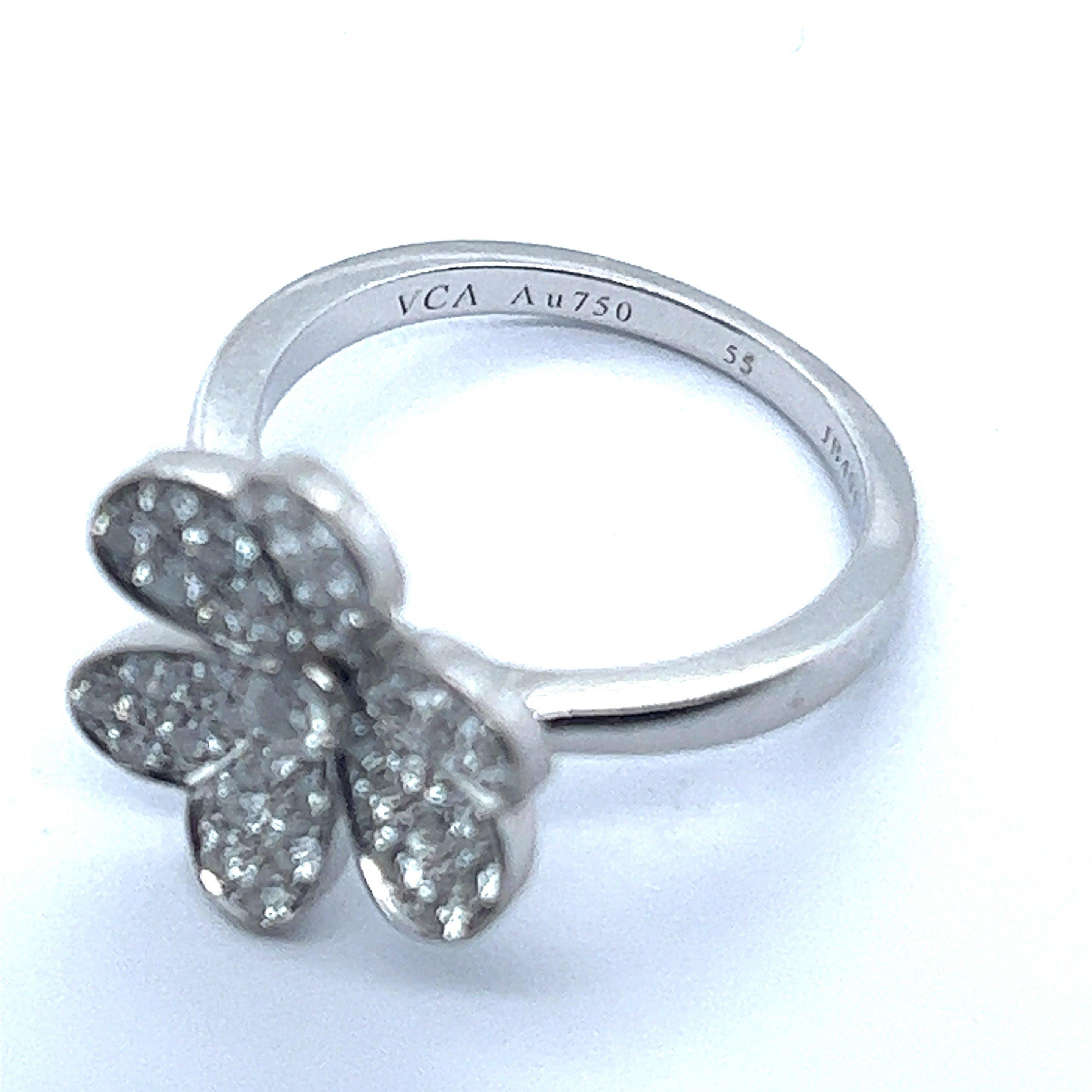Brilliant Cut Van Cleef & Arpels Frivole Flower Diamond Ring in 18 Karat White Gold