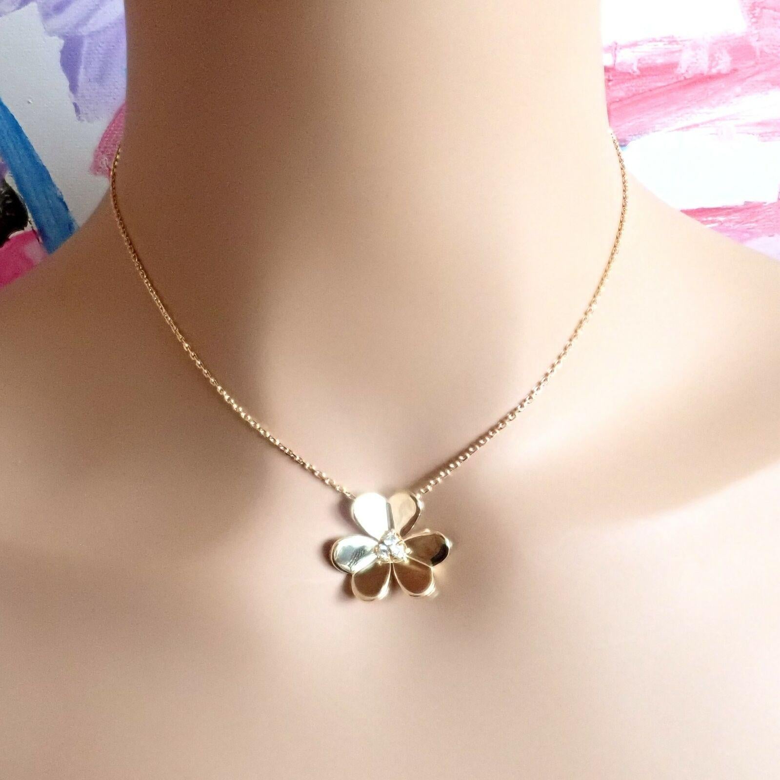 Women's or Men's Van Cleef & Arpels Frivole Flower Diamond Yellow Gold Pendant Necklace