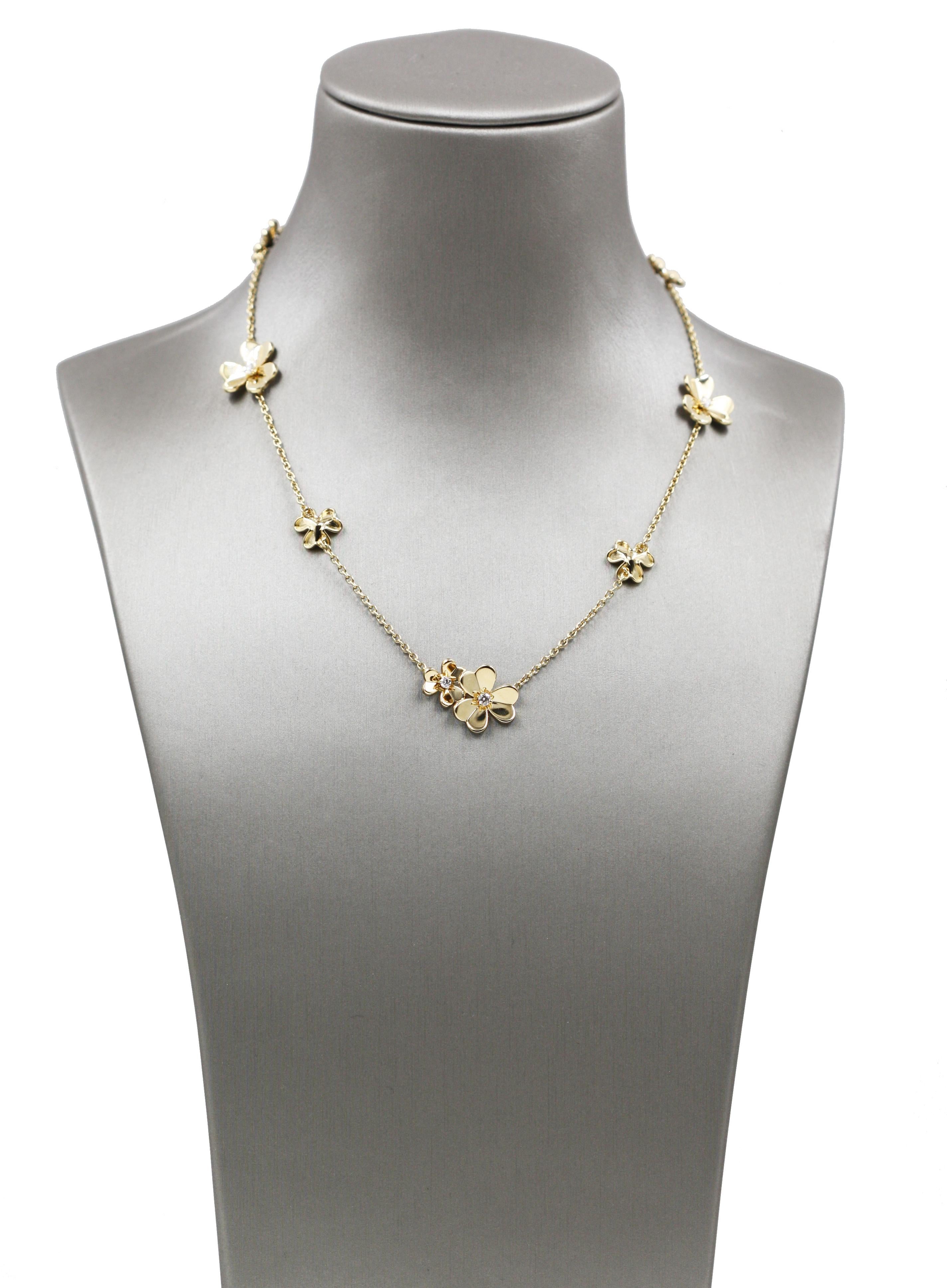 Frivole necklace from Van Cleef & Arpels, 9 flowers, made in 18K yellow gold, round diamonds; diamond quality DEF, IF to VVS.
Reference : VCARD31500

Diamond(s) : 9 stones, 0.61 carats
Hallmark clasp small model yellow gold
Chain length : 16.8