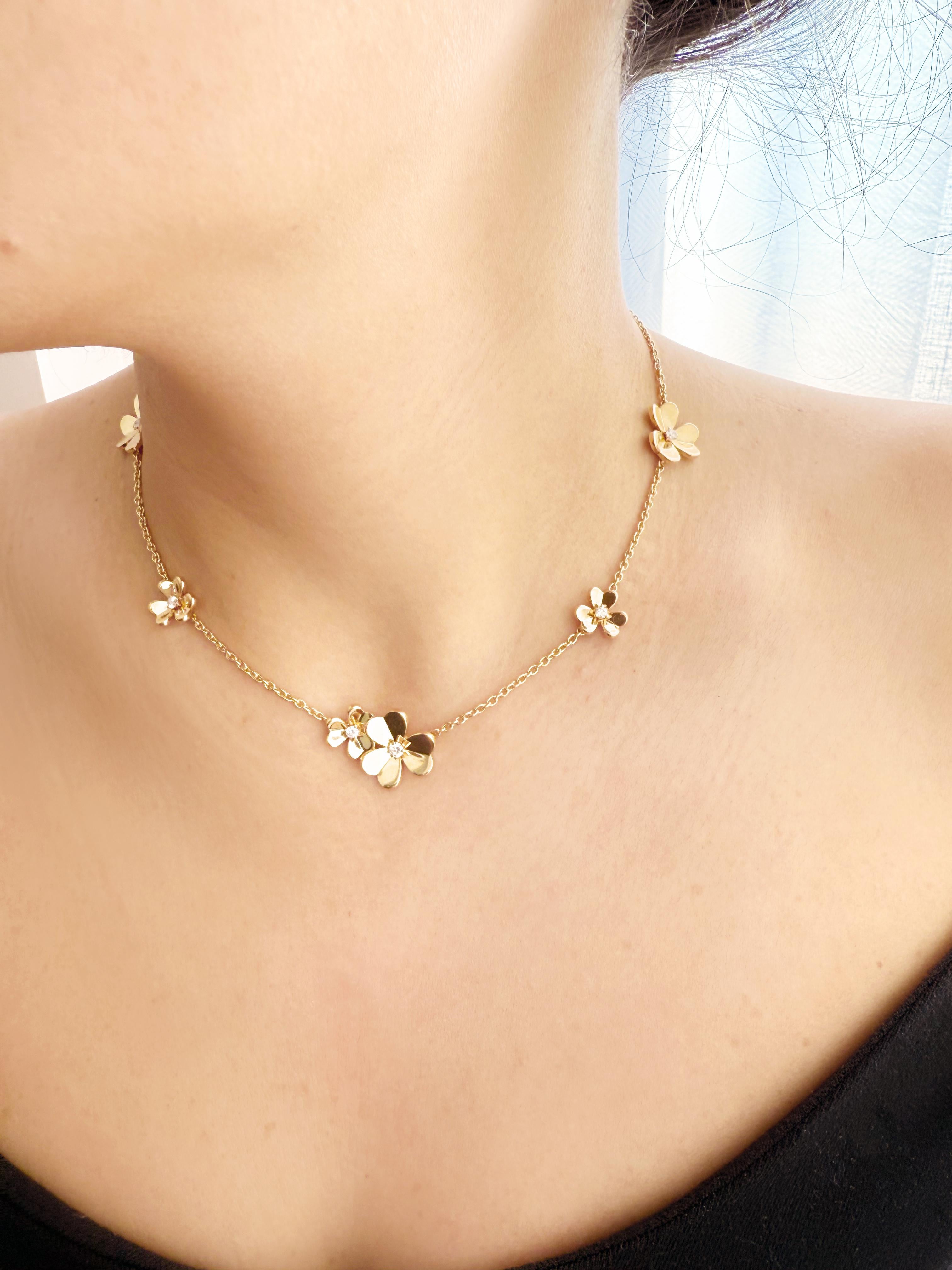 Van Cleef & Arpels Frivole Necklace – 9 Flowers in 18K Yellow Gold with Diamonds In Excellent Condition For Sale In New York, NY