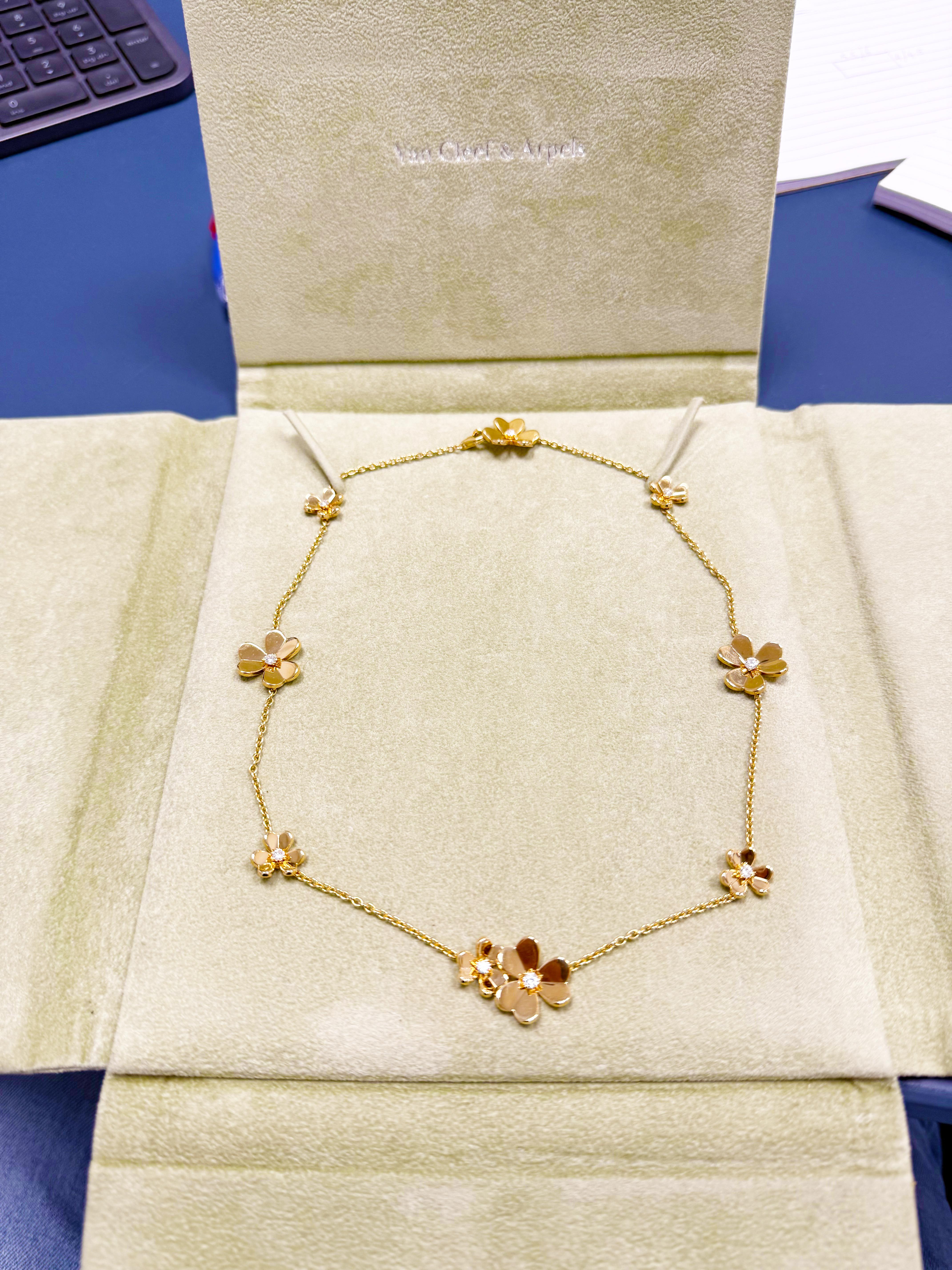 Women's or Men's Van Cleef & Arpels Frivole Necklace – 9 Flowers in 18K Yellow Gold with Diamonds For Sale