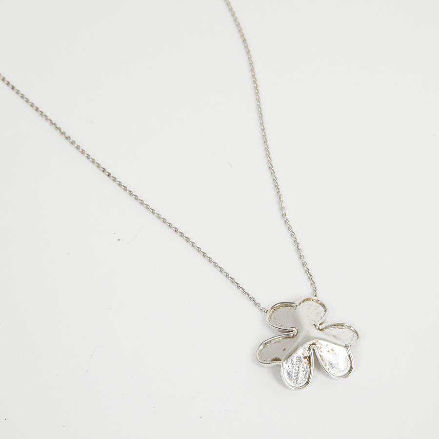 Iconic  single flower pendant made of white gold  750/1000 from  Van Cleef & Arpels. The flower is composed of 3 delicates petals adorned with 3 diamonds 0.16 carats. The pendant it is signed numbered and comes with it's original pouch. The length