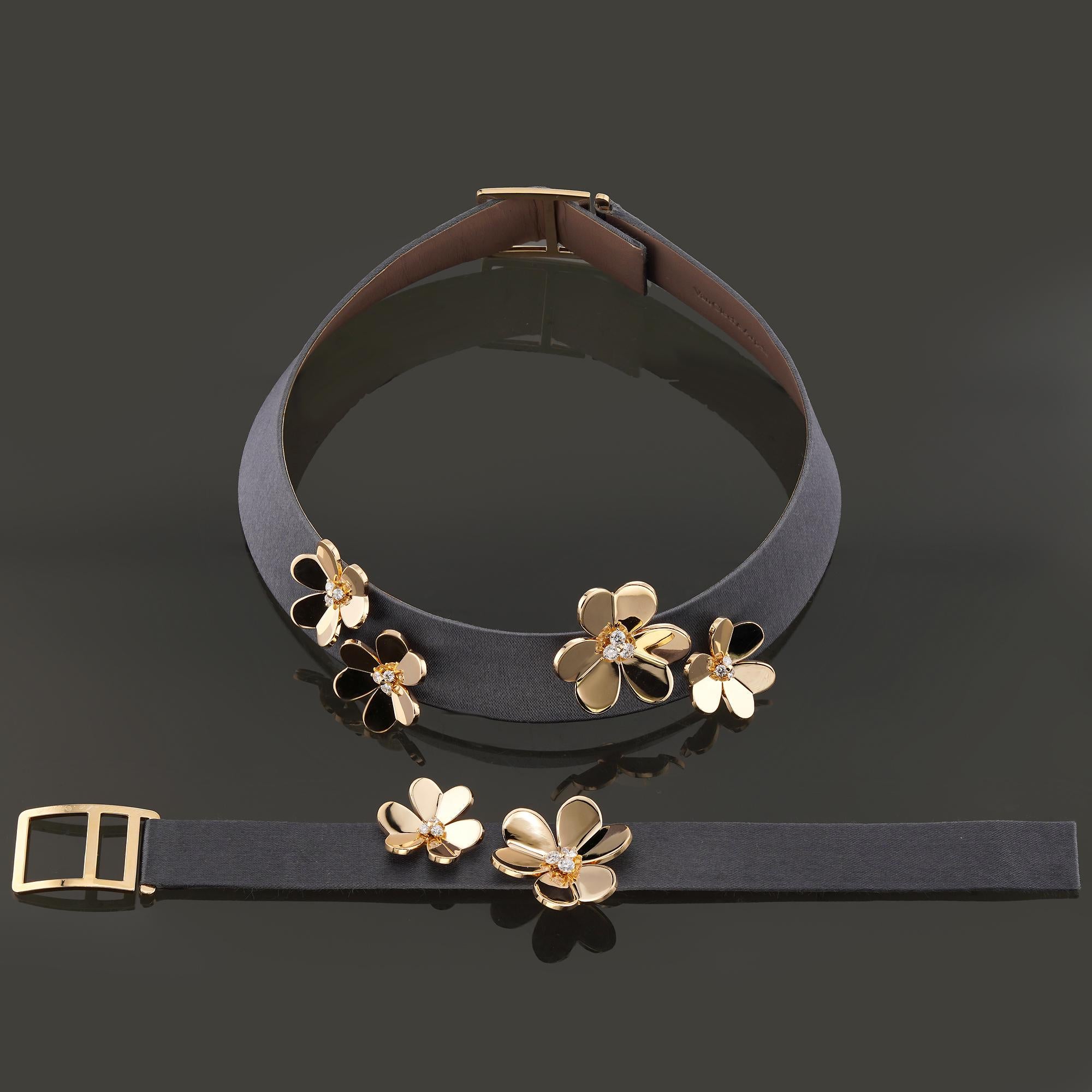 Dieses fabelhafte, authentische Set von Van Cleef & Arpels aus der kultigen Frivole Ravenna Collection besteht aus einer verstellbaren Choker-Lederkordel-Halskette und einem Armband, das mit Blumen aus 18 Karat Gelbgold verziert ist, die mit D-E-F