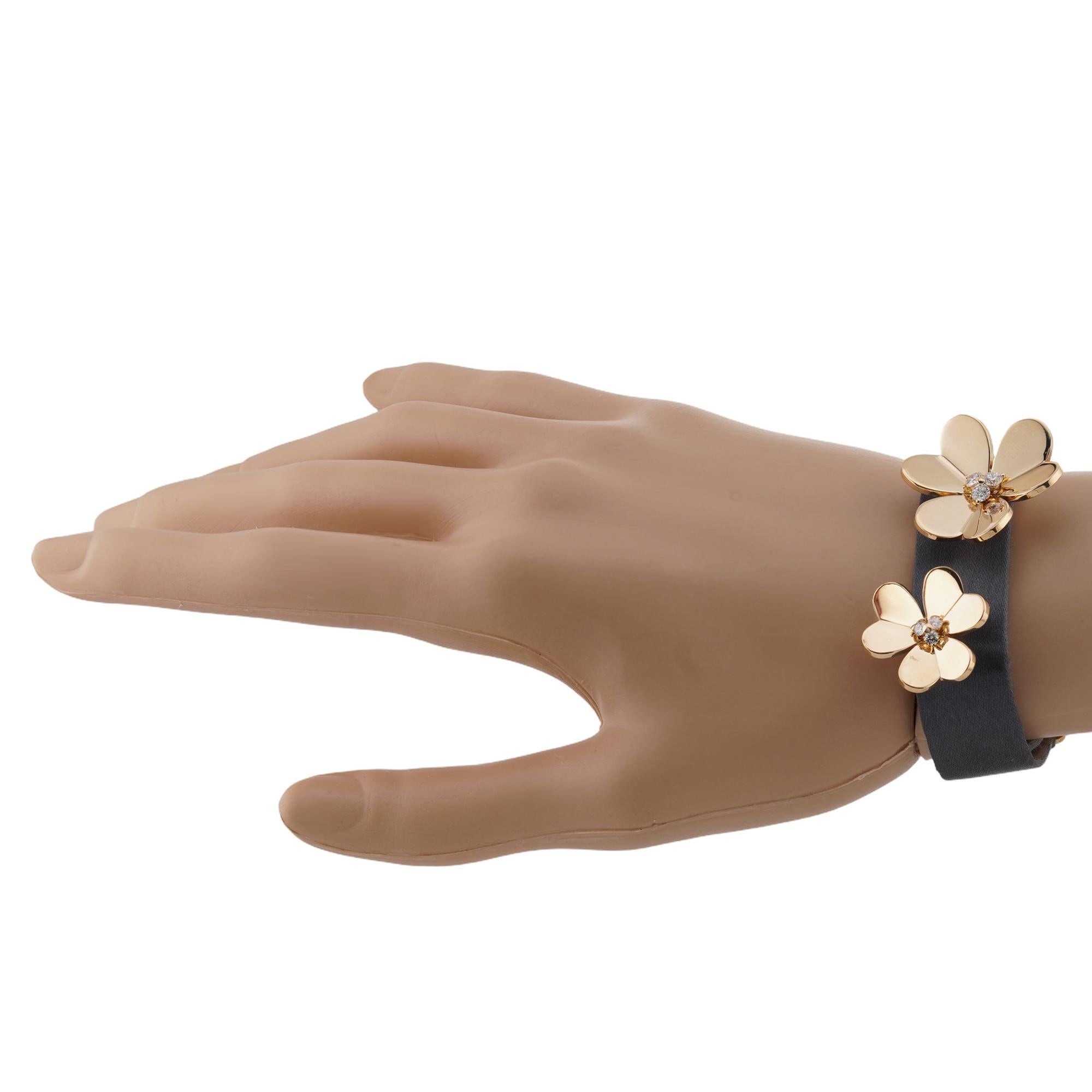 VAN CLEEF & ARPELS Frivole Revena Leder Diamant Gold Blume Halsband & Armband (Brillantschliff) im Angebot