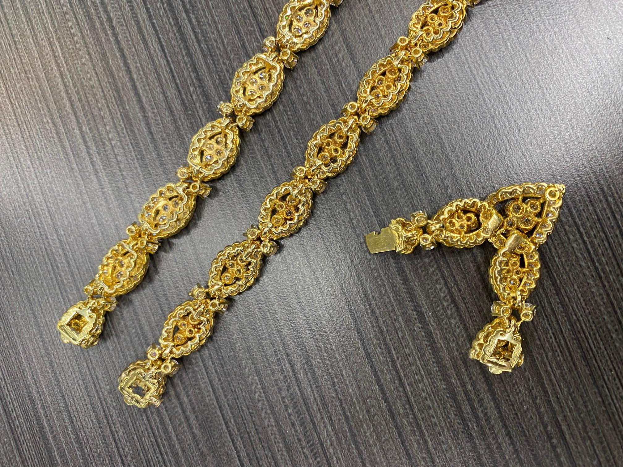 Round Cut Van Cleef & Arpels 18K Yellow Gold 42.00cttw Diamond Necklace For Sale