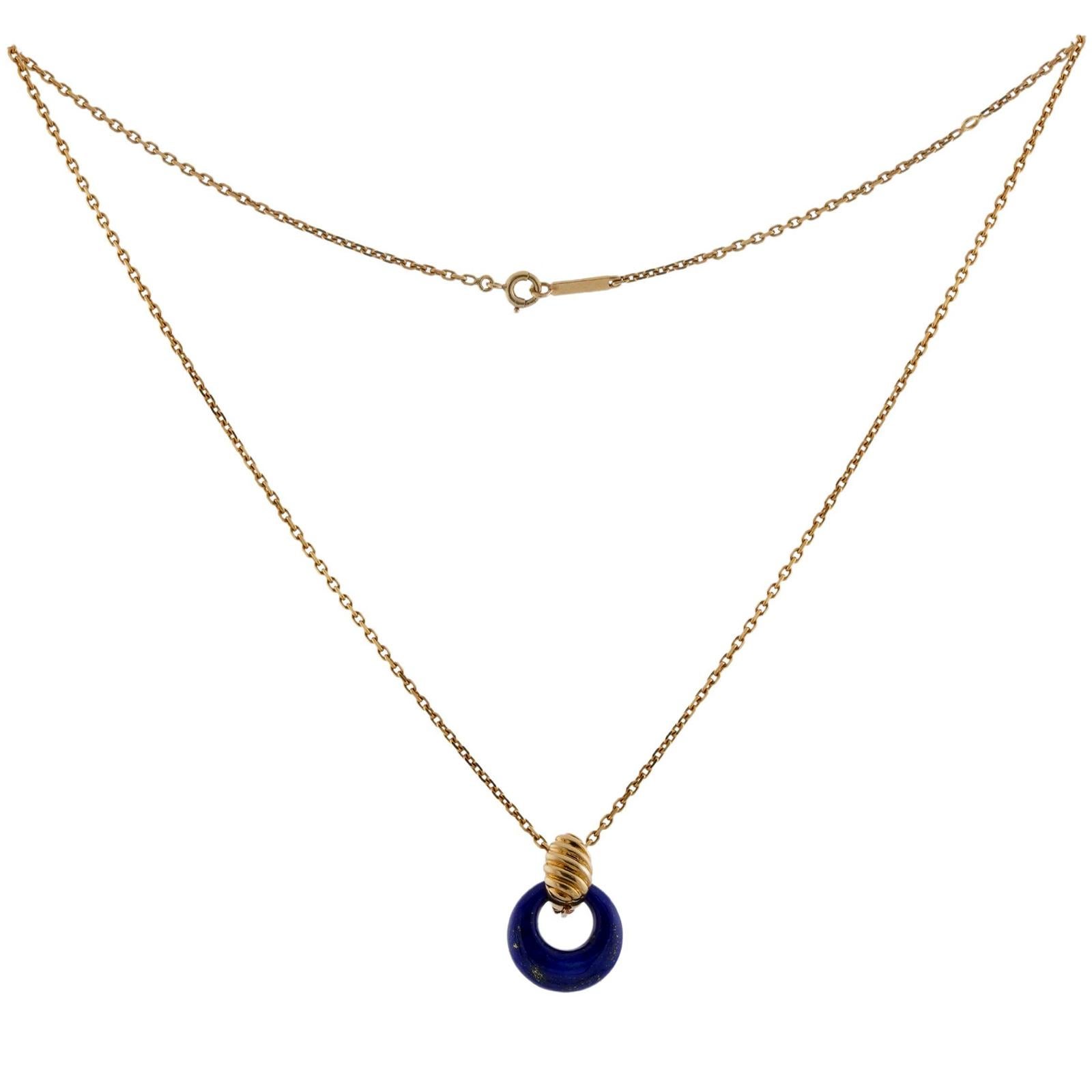 Round Cut VAN CLEEF & ARPELS Gemstone 18k Yellow Interchangeable Pendant Necklace For Sale