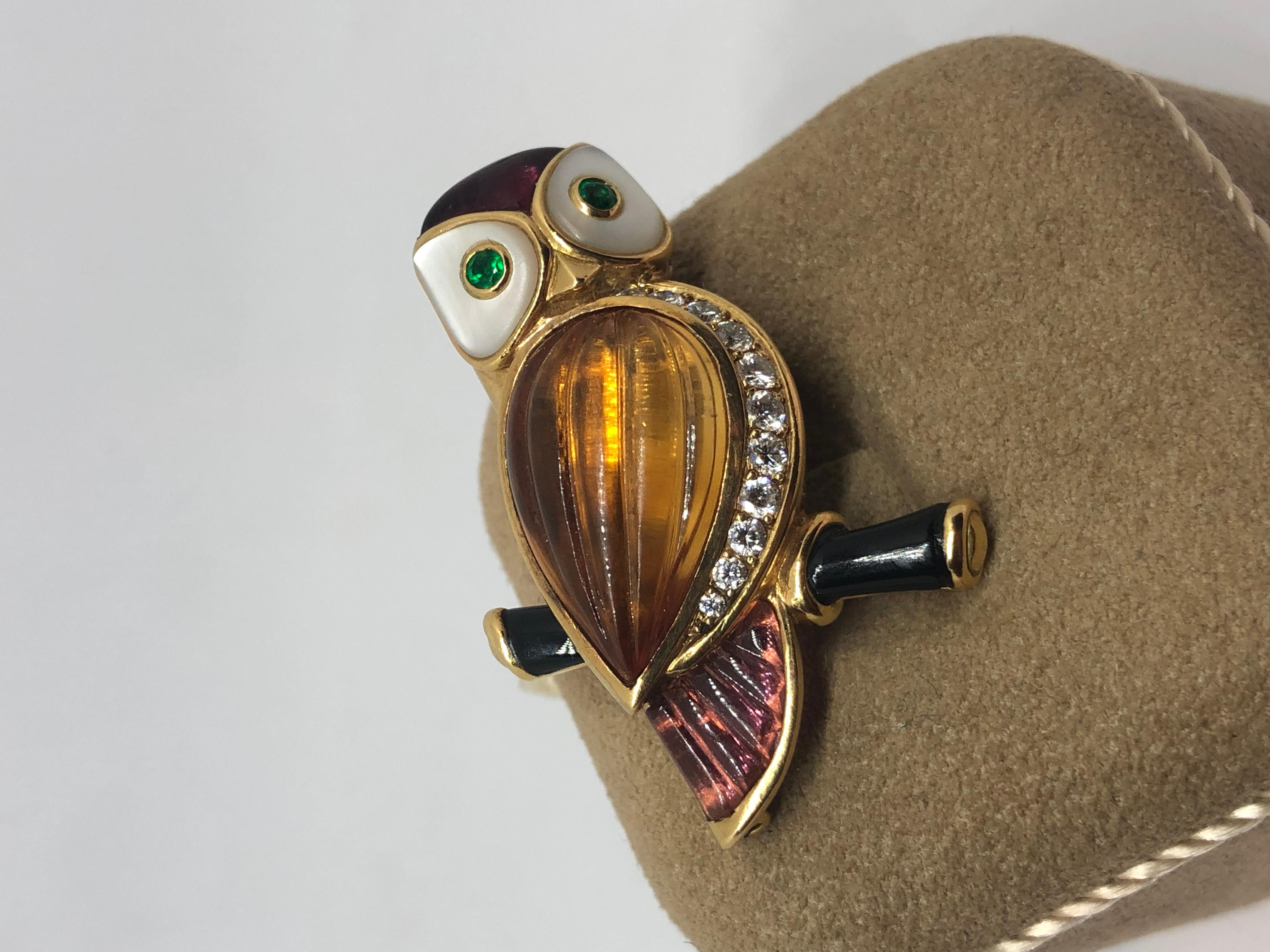 Round Cut Van Cleef & Arpels Gemstone Diamond Yellow Gold Owl Pin Brooch