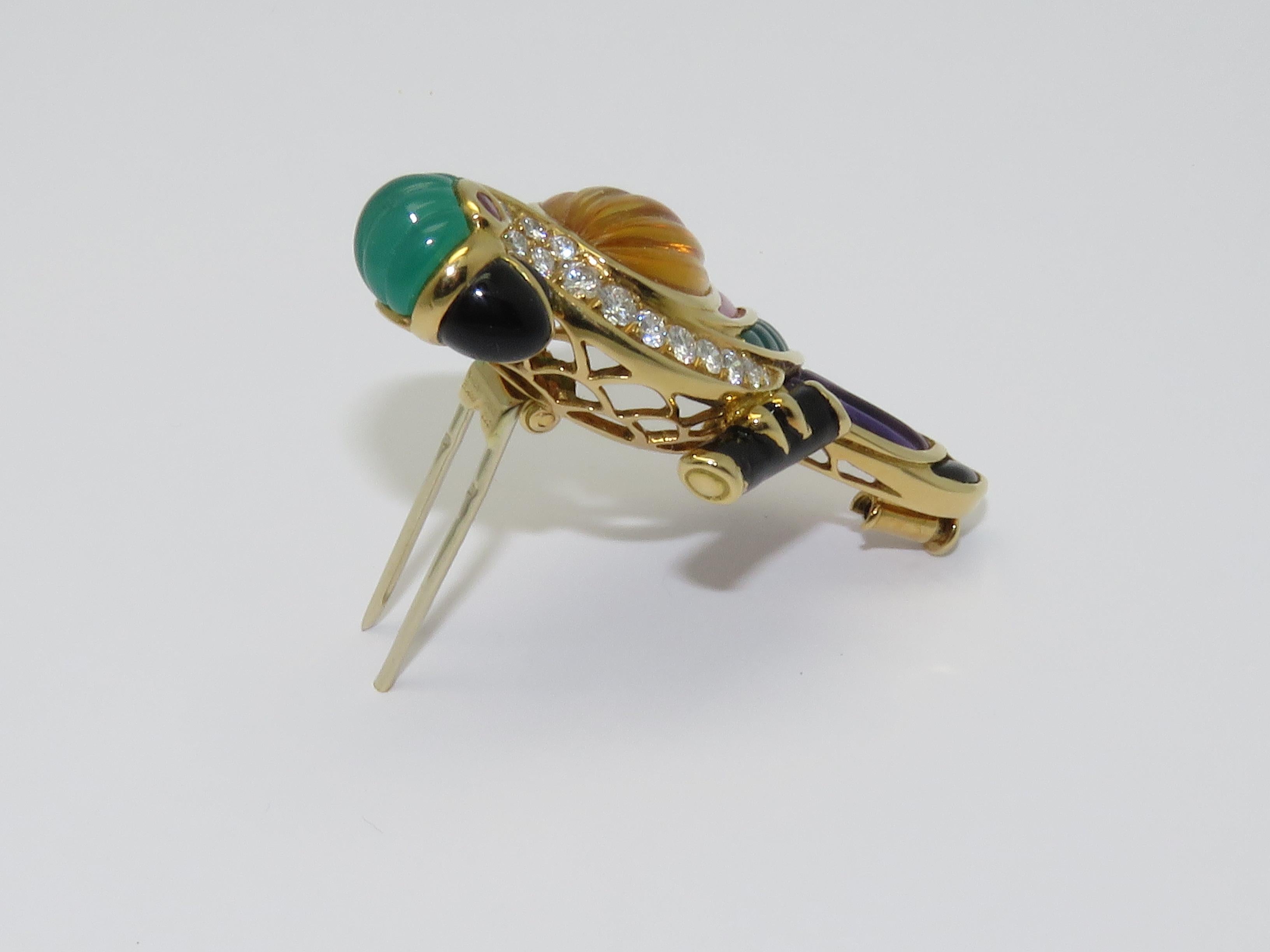 Van Cleef & Arpels Gemstone Diamond Yellow Gold Parrot Pin Brooch In Good Condition In Beziers, FR