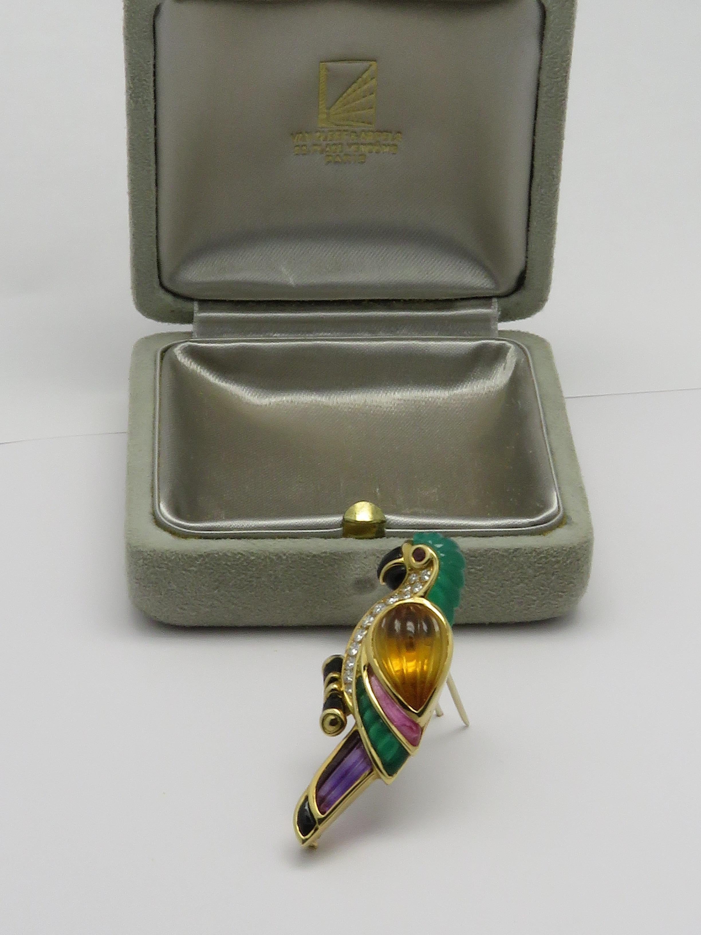 Women's or Men's Van Cleef & Arpels Gemstone Diamond Yellow Gold Parrot Pin Brooch