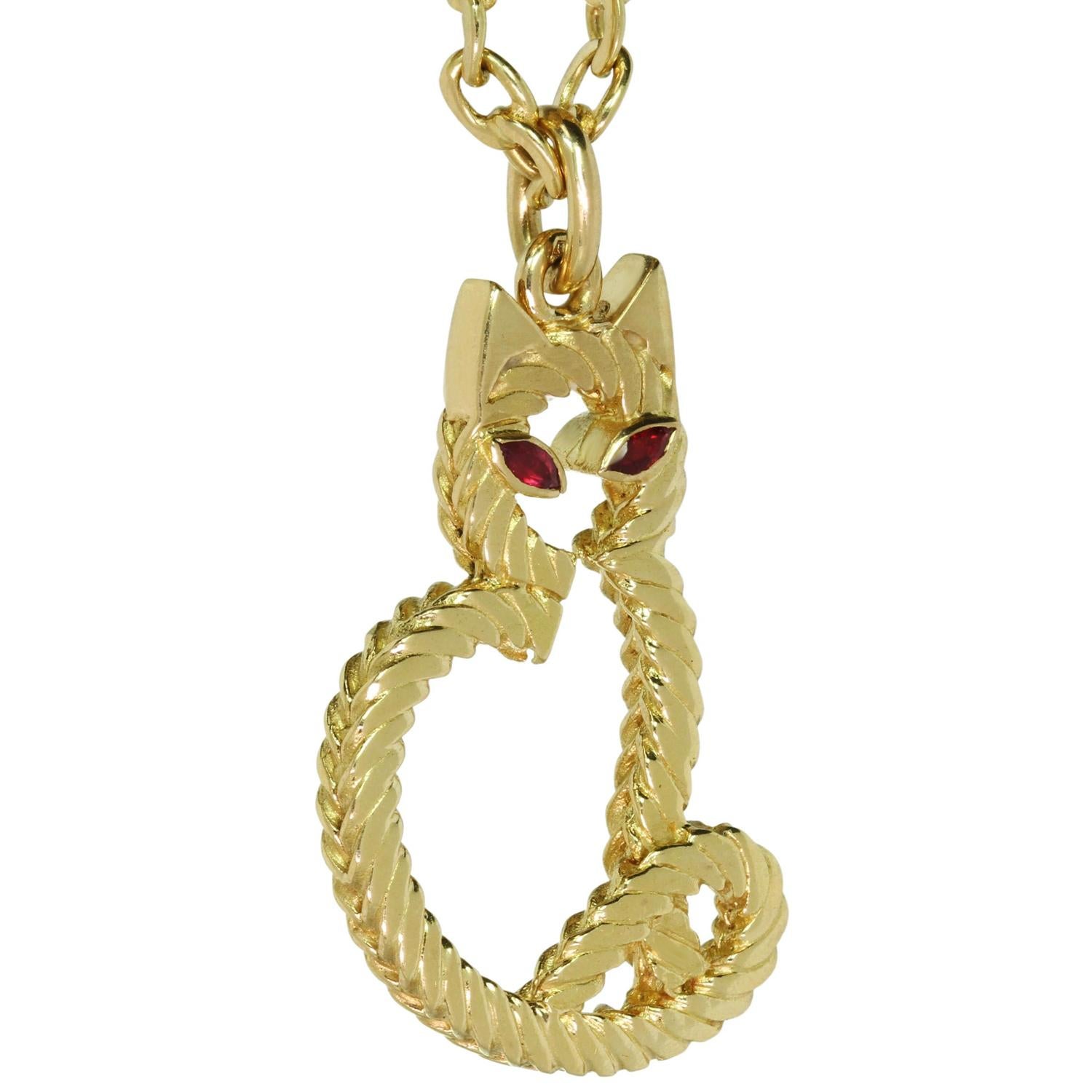 Women's VAN CLEEF & ARPELS George L'Enfant Ruby Yellow Gold Cat Pendant Necklace For Sale
