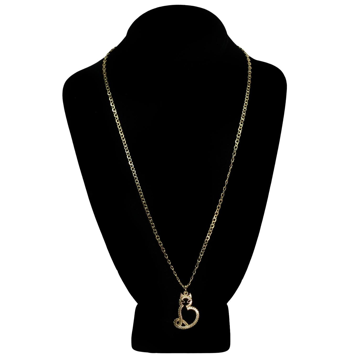 VAN CLEEF & ARPELS George L'Enfant Ruby Yellow Gold Cat Pendant Necklace For Sale 1