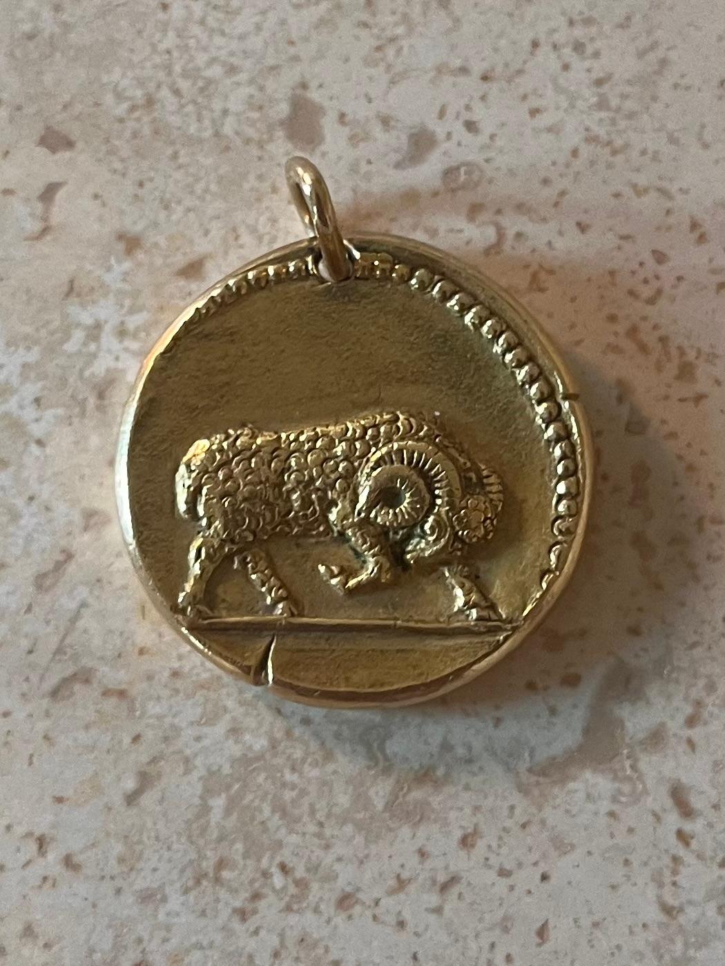 Modelled as an 18K yellow gold medallic pendant, one side depicting Aries the ram in raised relief, the reverse showing the dates of this zodiac sign with Roman numeral. Designed by Georges Lenfant in the 60s. Signed and numbered V.C.A. 118215

