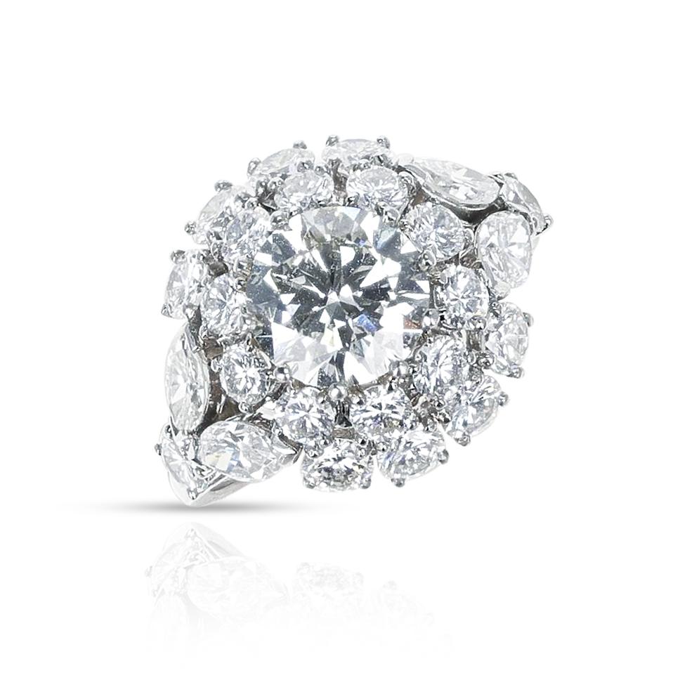 Van Cleef & Arpels GIA Certified 1.86 Ct. Center Diamond Ring, Platinum In Excellent Condition For Sale In New York, NY