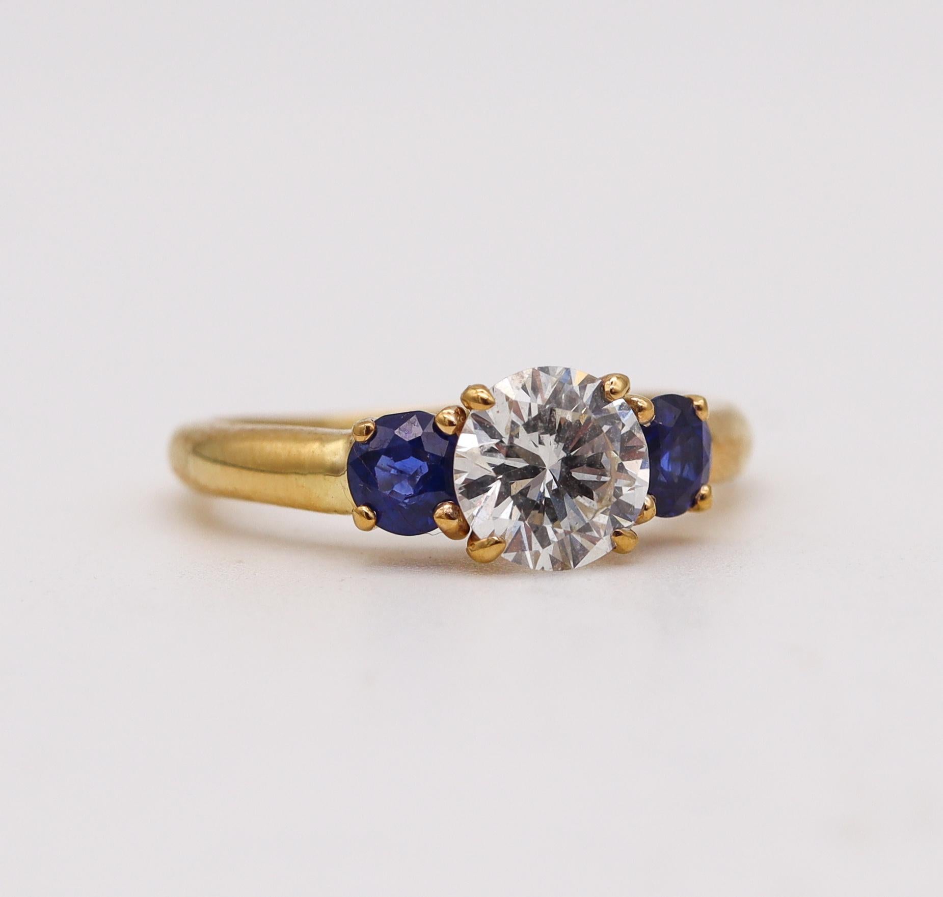 Brilliant Cut Van Cleef & Arpels Gia Certified Gems Ring in 18Kt Gold with Diamond & Sapphires