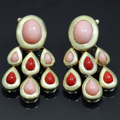 VAN CLEEF & ARPELS Boucles d'oreilles à clip Girandole en or jaune et corail