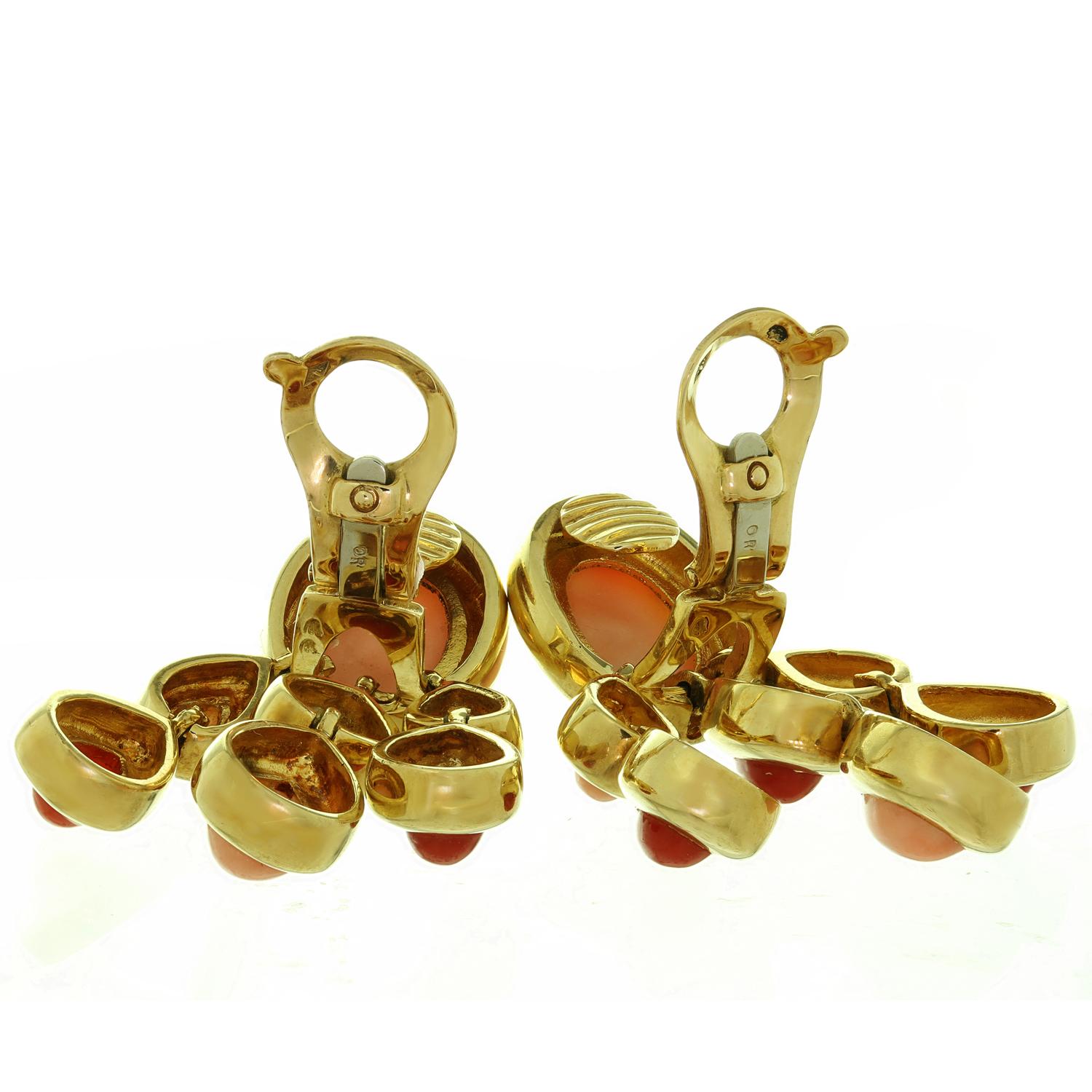 VAN CLEEF & ARPELS Girandole Coral Yellow Gold Dangle Clip-on Earrings In Excellent Condition For Sale In New York, NY