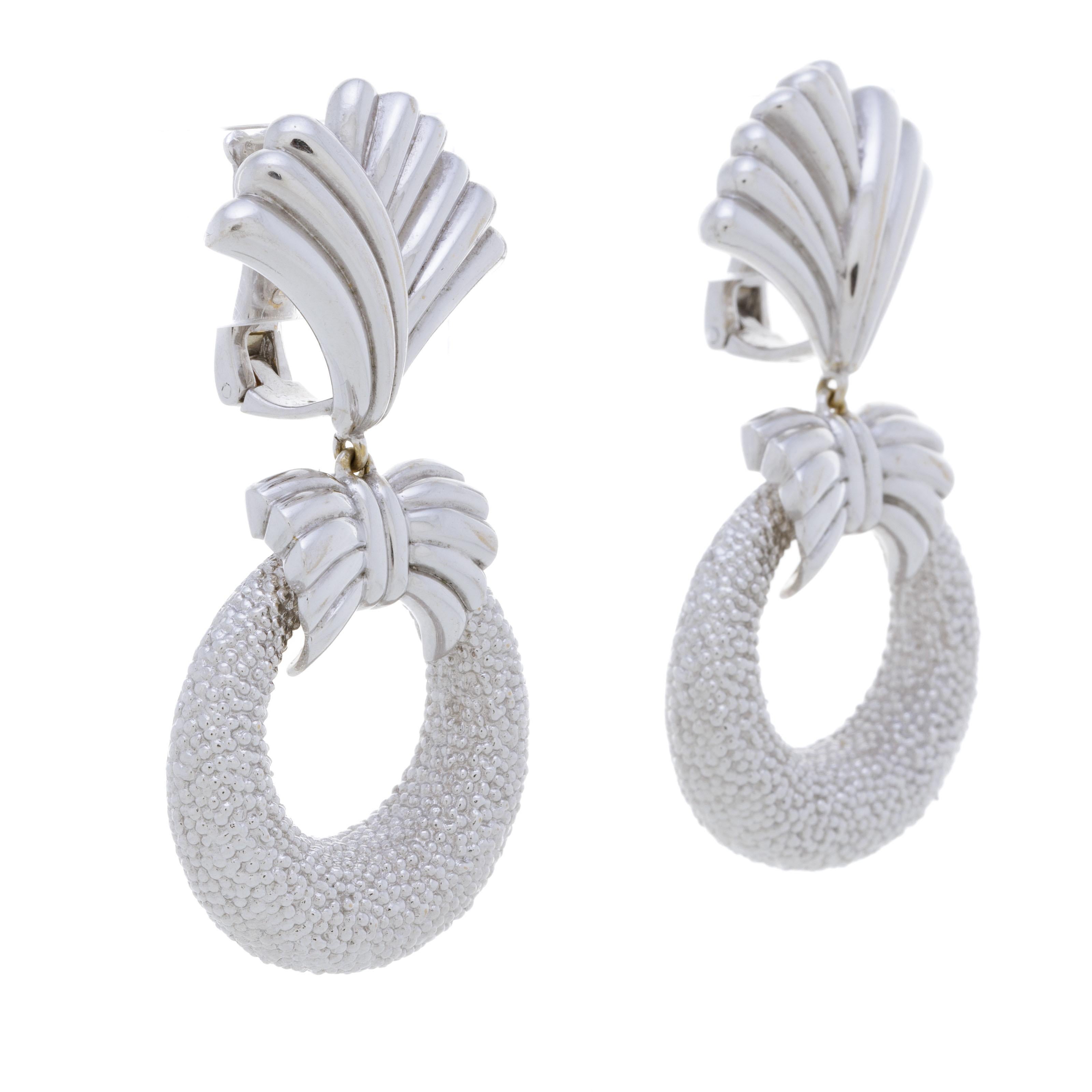 Van Cleef & Arpels Godron 5-in-1 White Gold Interchangeable Pendant Earrings  In Excellent Condition For Sale In New York, NY