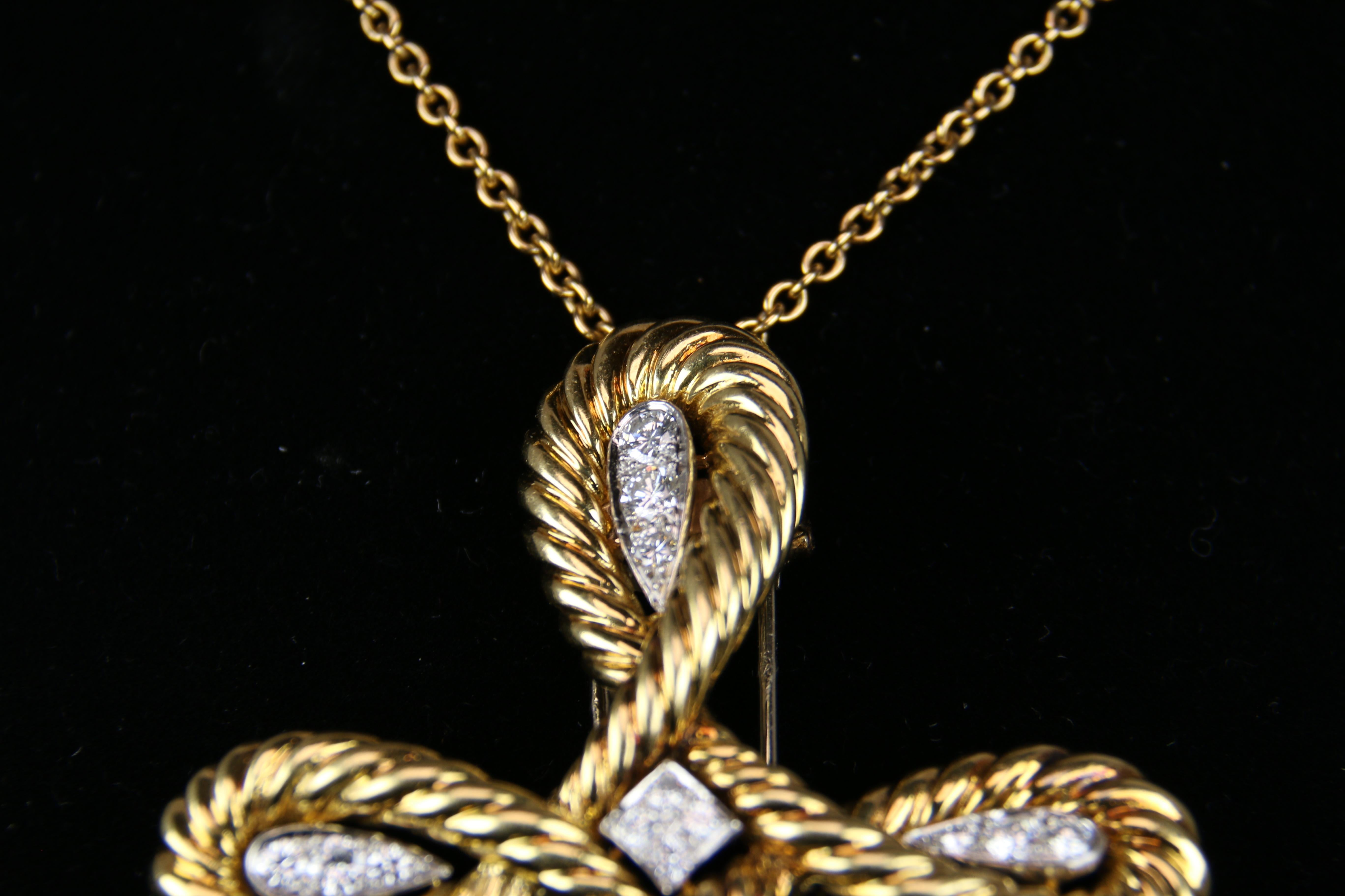 Moderne Van Cleef & Arpels Croix en or et diamants en vente