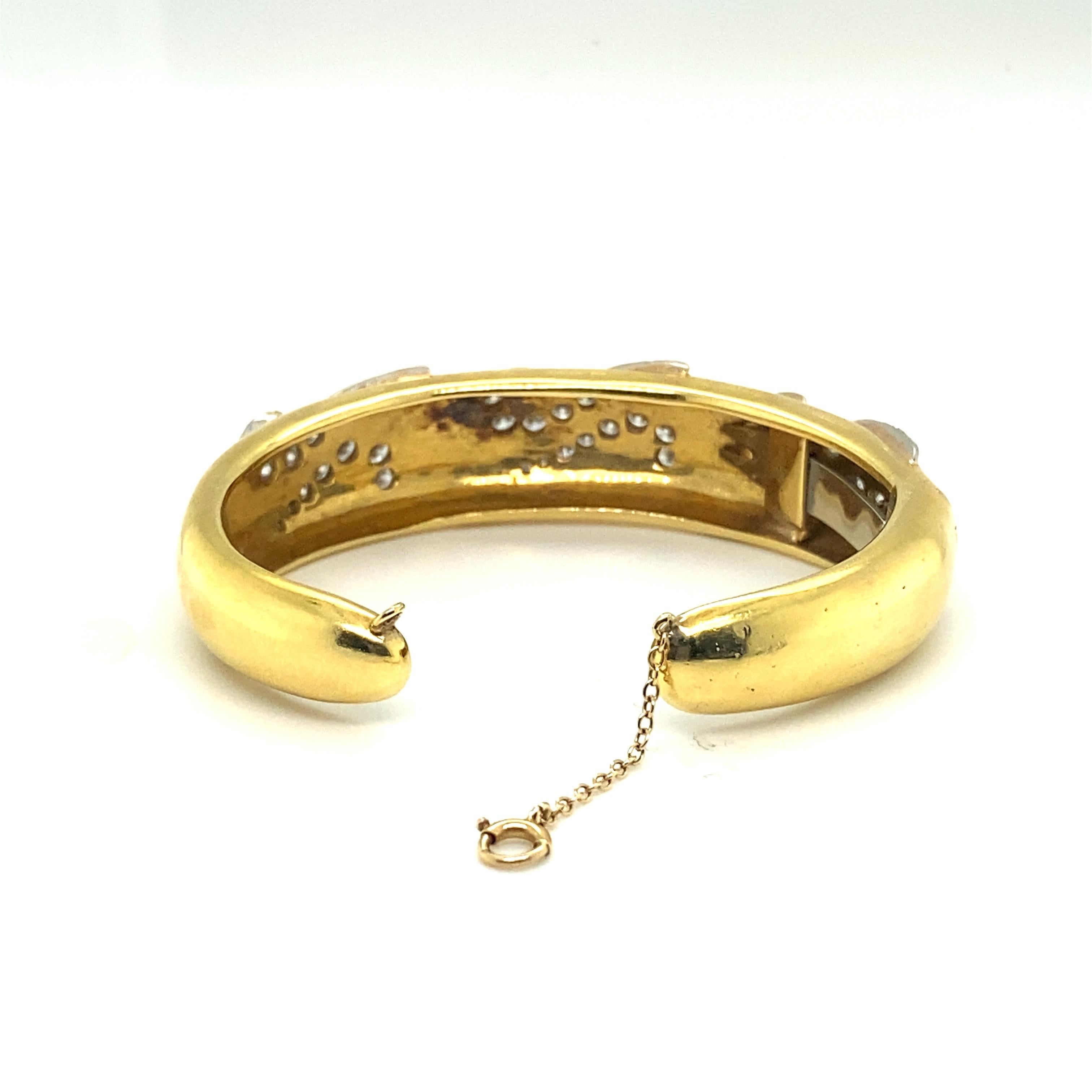 Van Cleef & Arpels Bracelet manchette en or et diamants État moyen - En vente à New York, NY