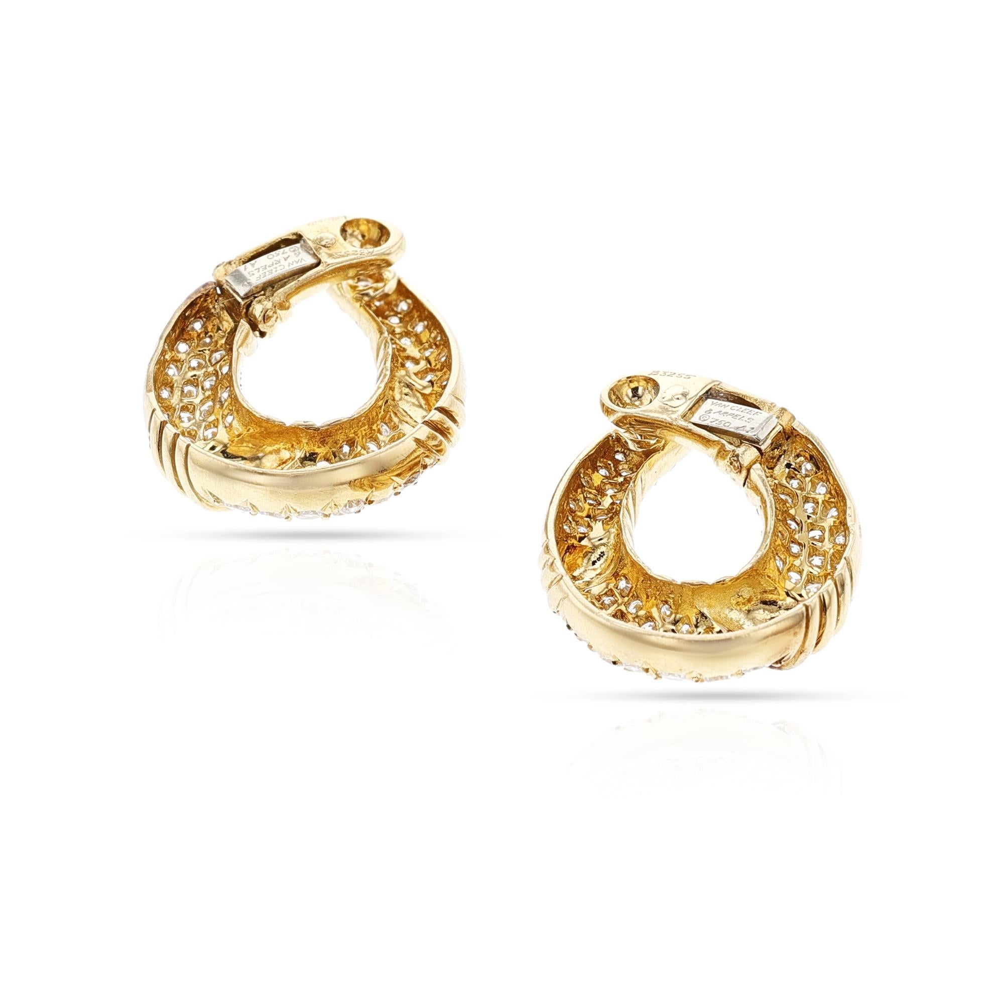 Round Cut Van Cleef & Arpels Gold and Diamond Earrings, 18k For Sale