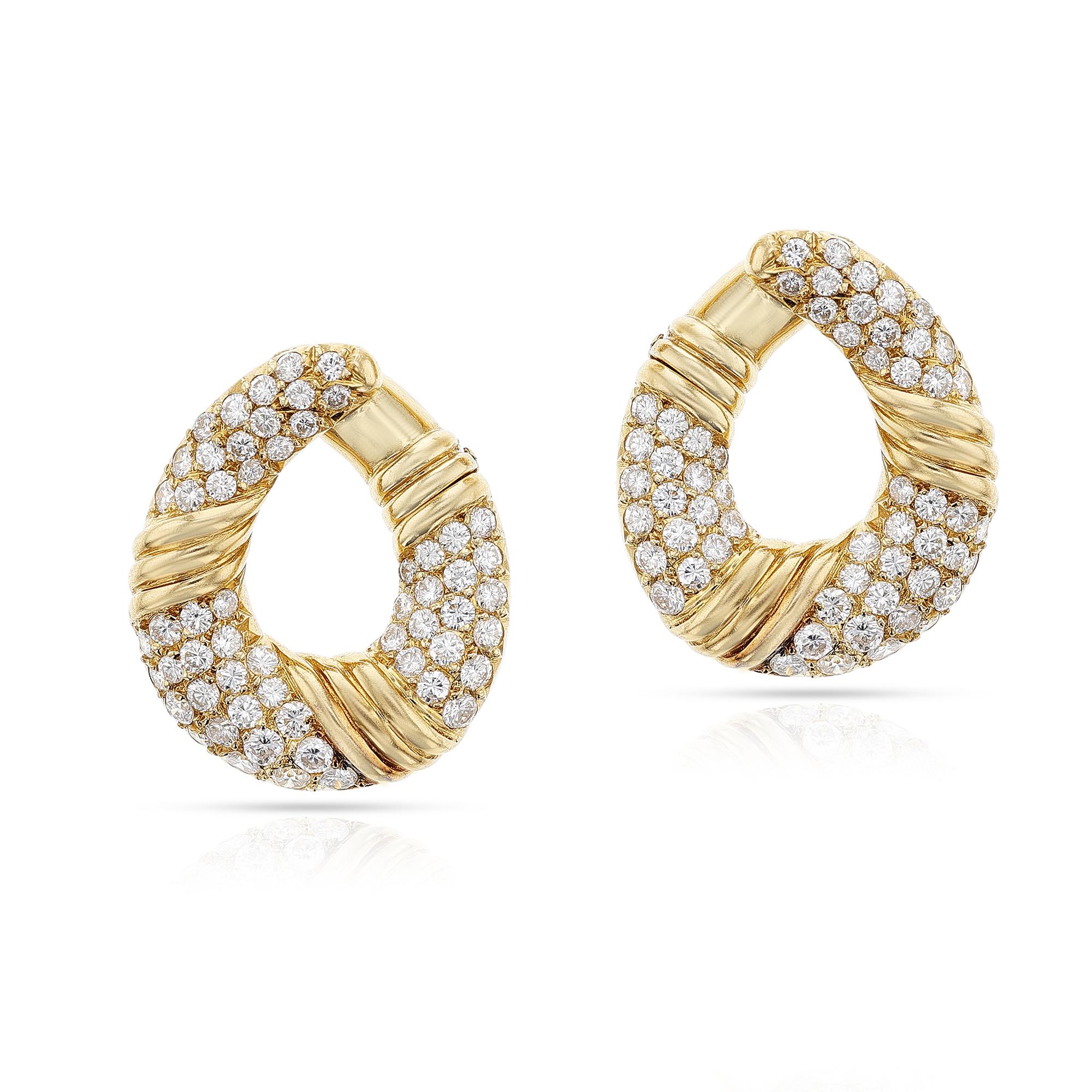 Van Cleef & Arpels Gold and Diamond Earrings, 18k For Sale 1