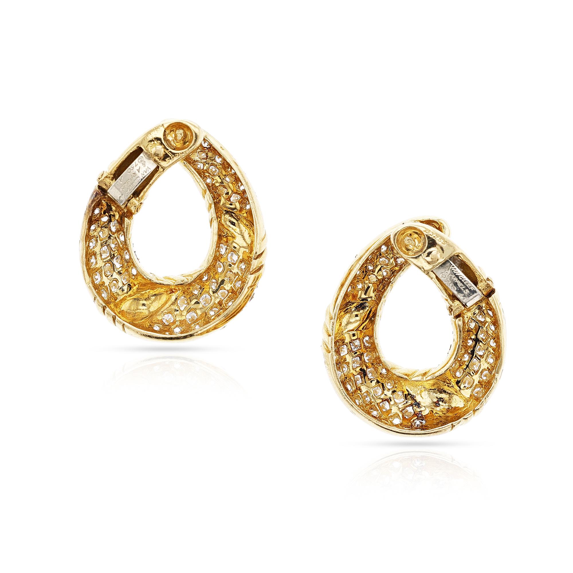 Van Cleef & Arpels Gold and Diamond Earrings, 18k For Sale 2
