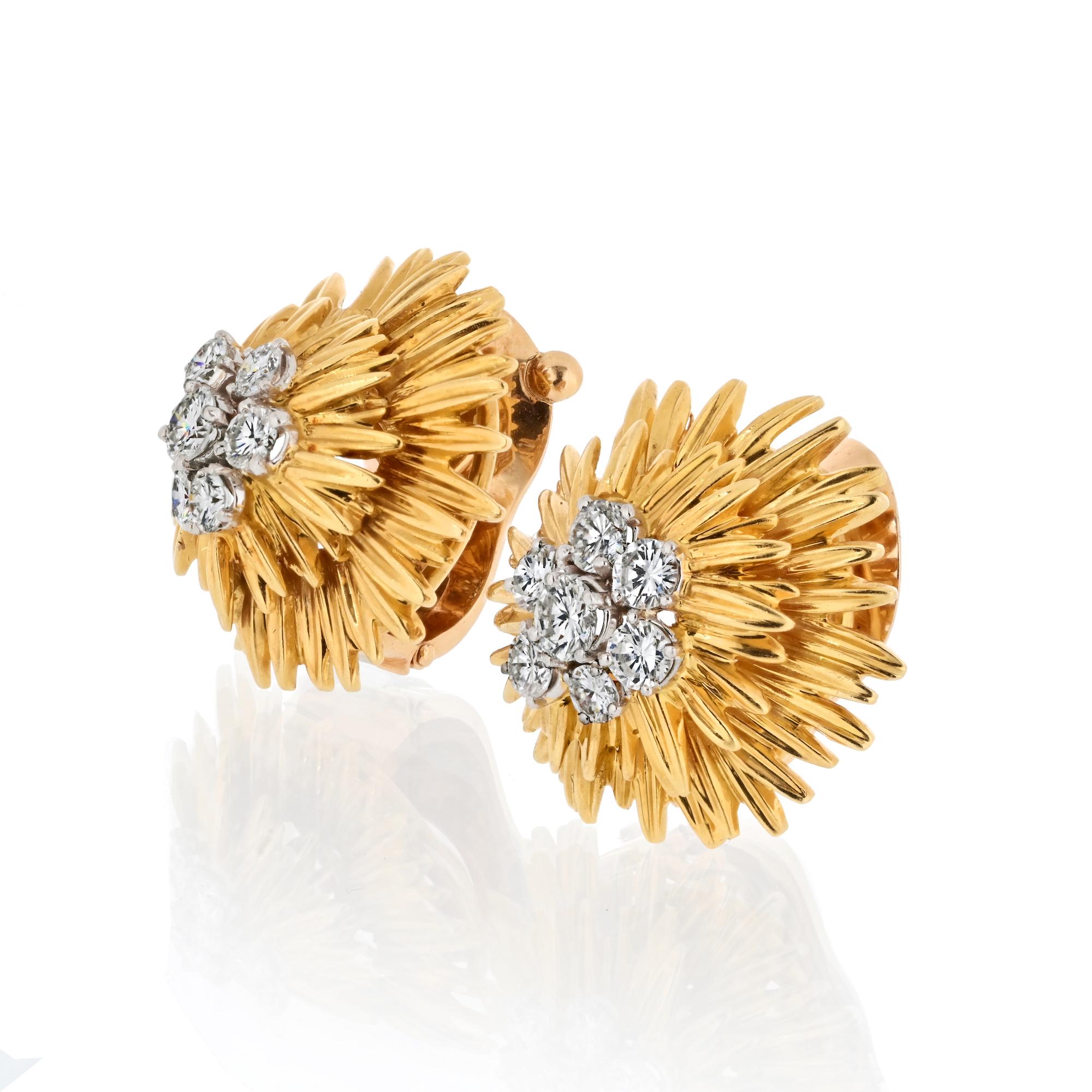 Round Cut Van Cleef & Arpels Gold and Diamond  Earrings. For Sale