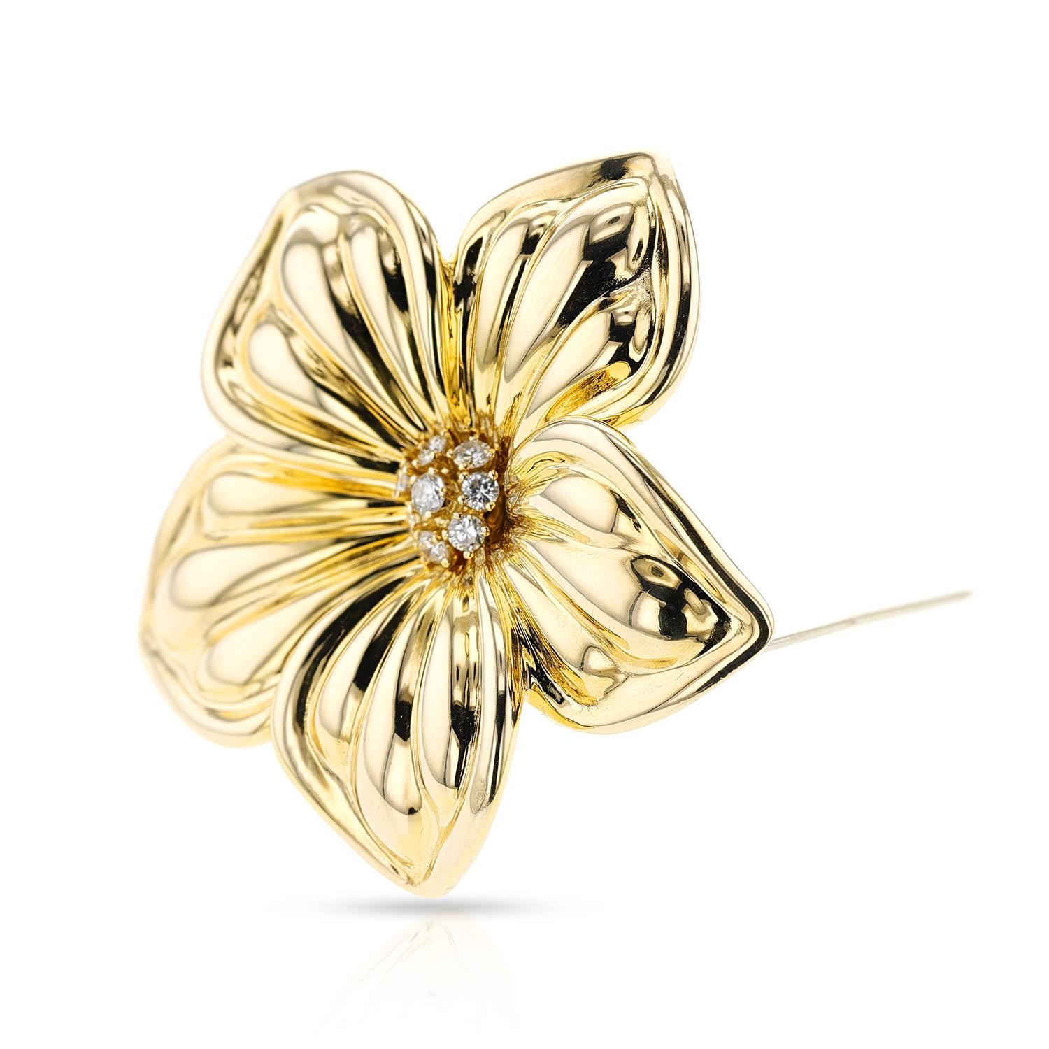 Round Cut Van Cleef & Arpels Gold and Diamond Floral Brooch, 18k For Sale