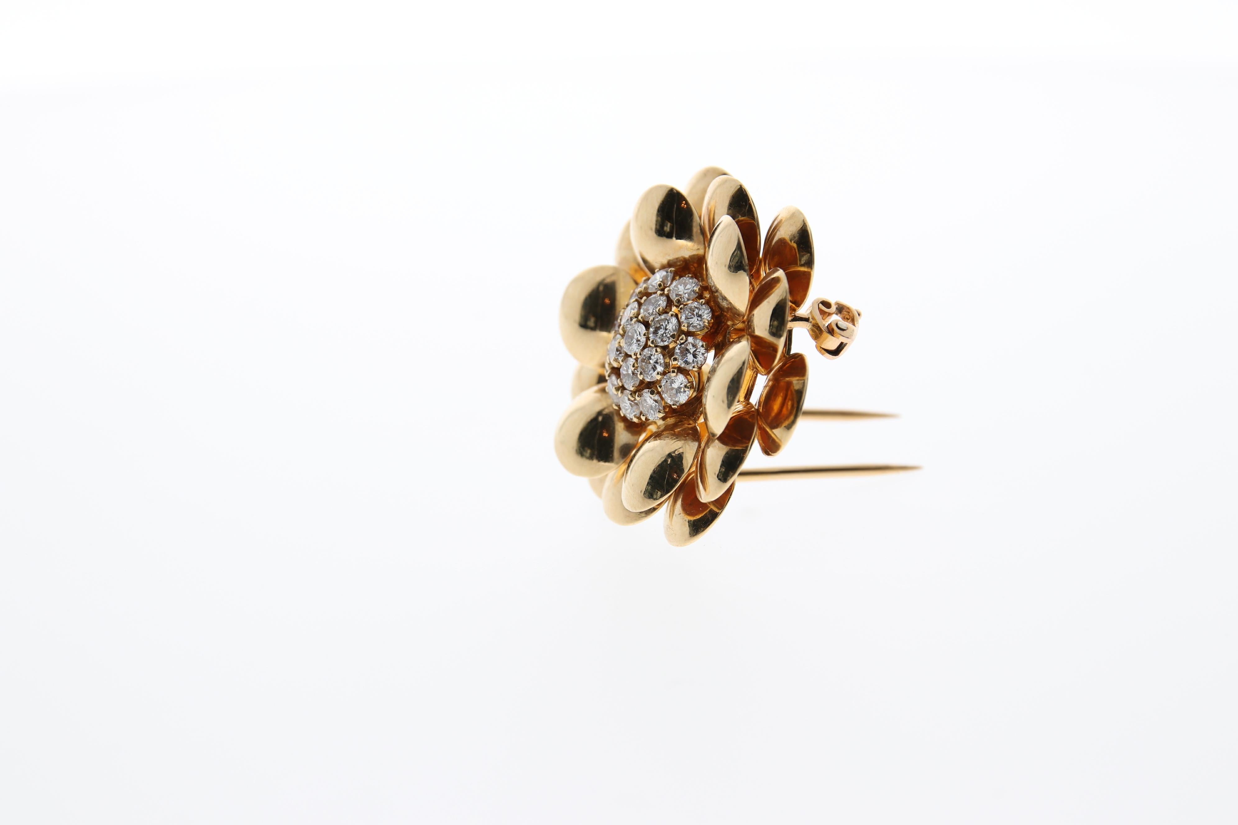 Decorative 18 KT Yellow Gold Brooch the center of the Flower is accentuated with prawn set brilliants. 20 Brilliants circa 1,70 ct. The brooch is fully signed with 